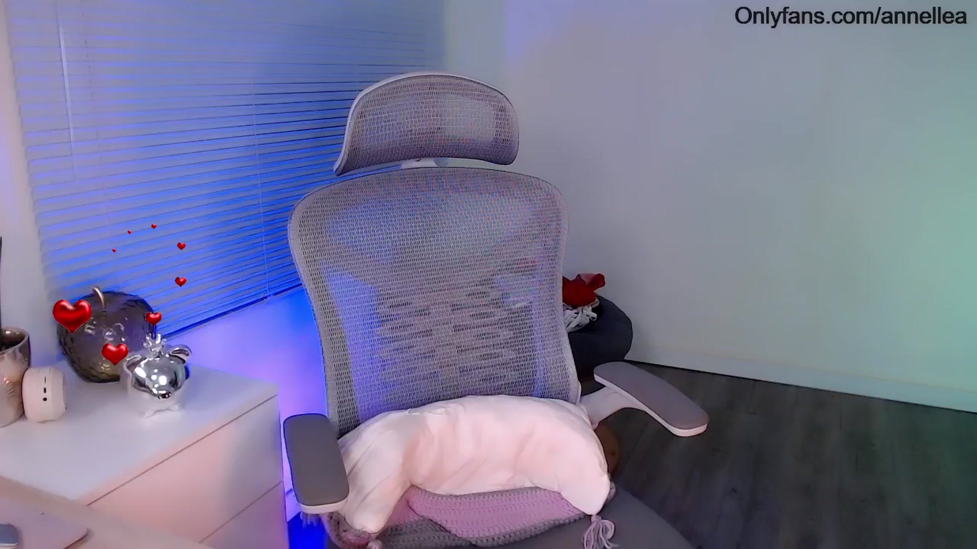 Gallery image thumbnail from Annellea's myfreecams stream on, 01/03/2026, 17:40 image 3 of 20