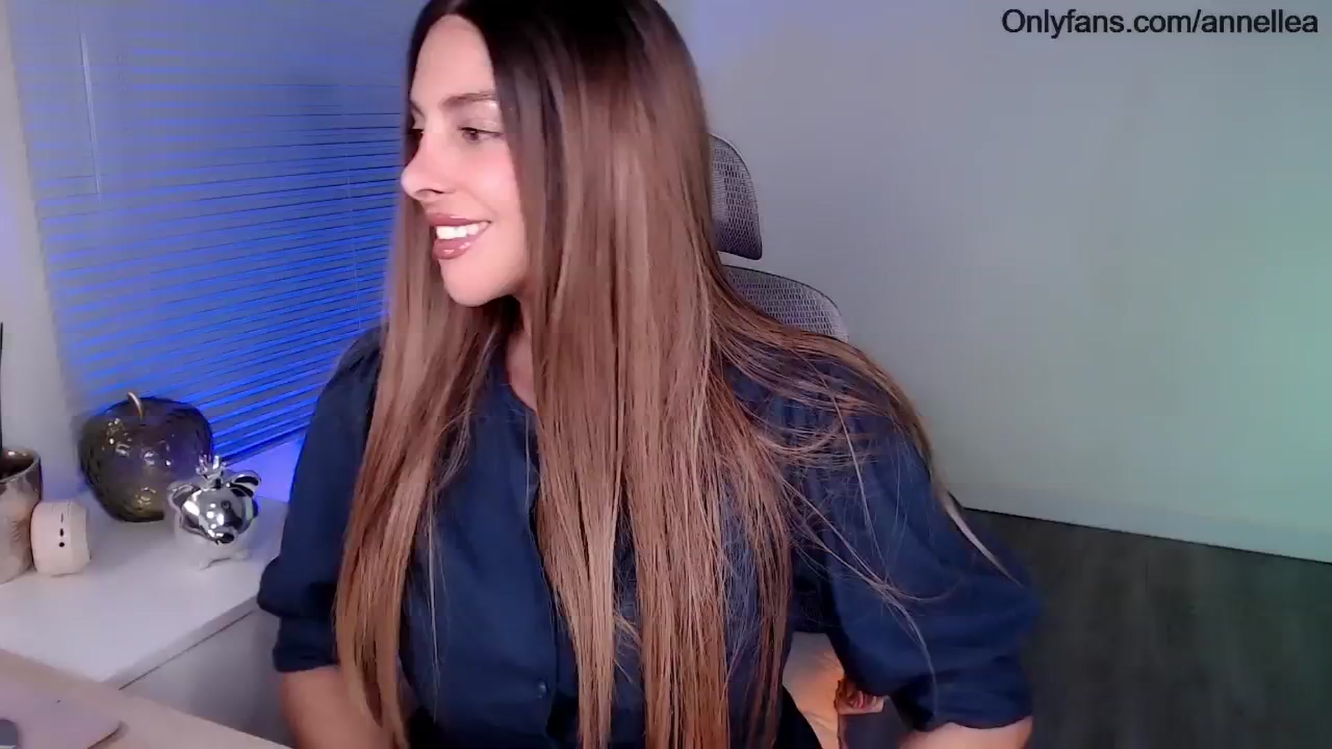 Gallery image thumbnail from Annellea's myfreecams stream on, 01/03/2026, 17:40 image 7 of 20