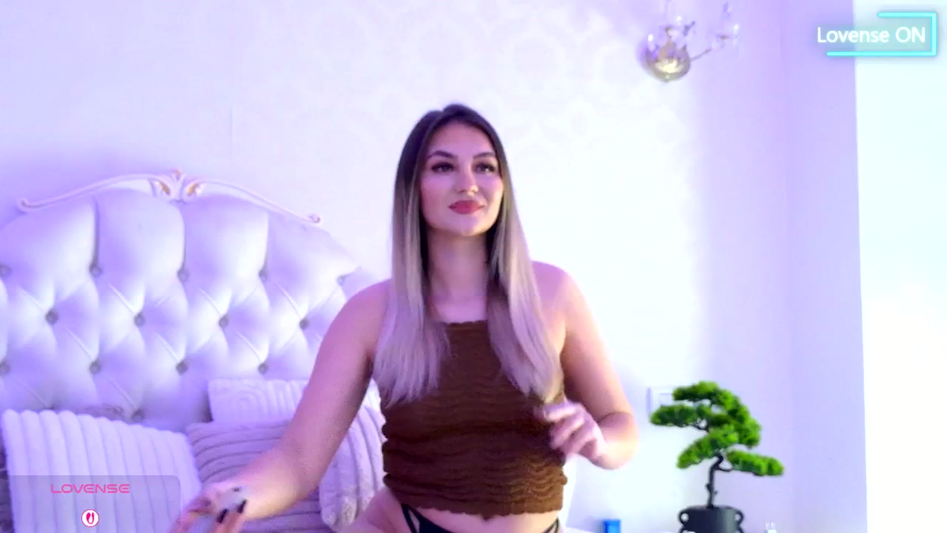 Gallery image thumbnail from AnniaSummer's myfreecams stream on, 03/18/2026, 10:00 image 1 of 20