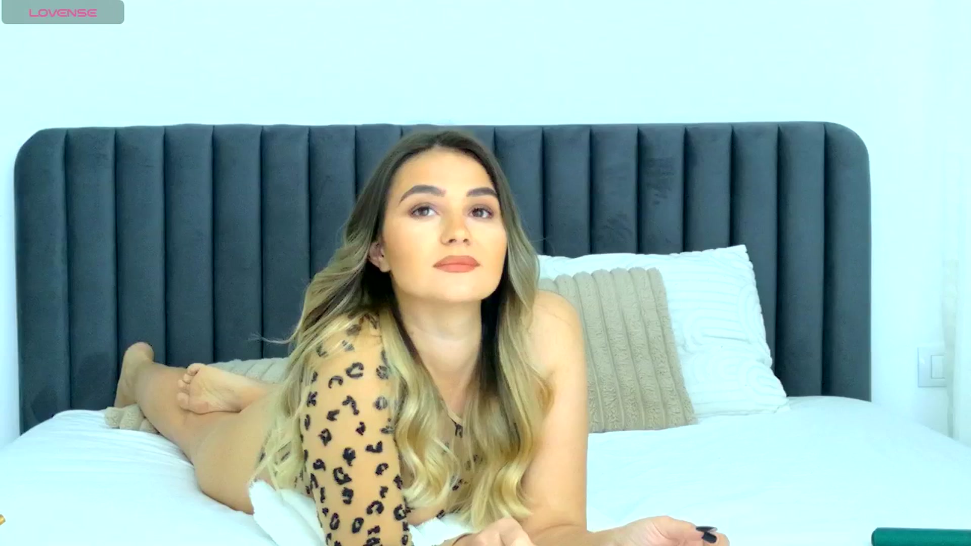 Gallery image thumbnail from AnniaSummer's myfreecams stream on, 04/15/2026, 07:33 image 16 of 20