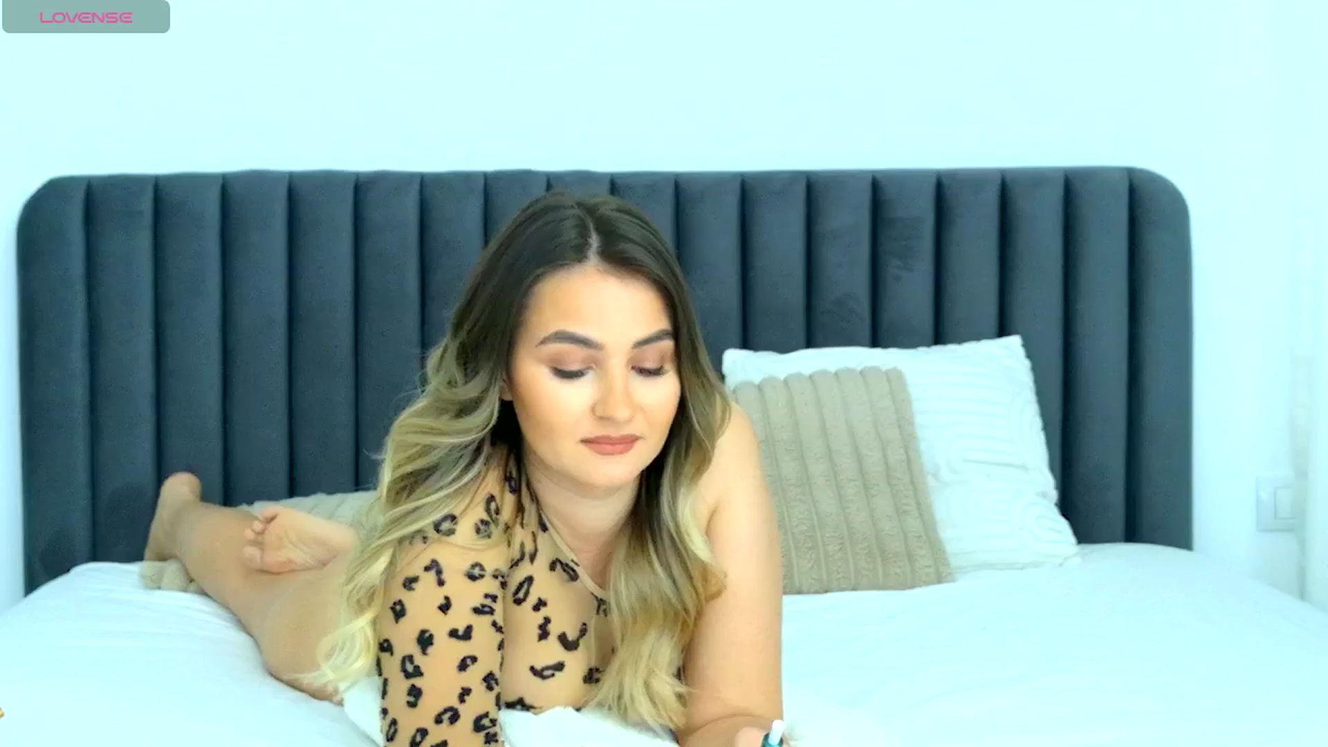 Gallery image thumbnail from AnniaSummer's myfreecams stream on, 04/15/2026, 07:33 image 18 of 20