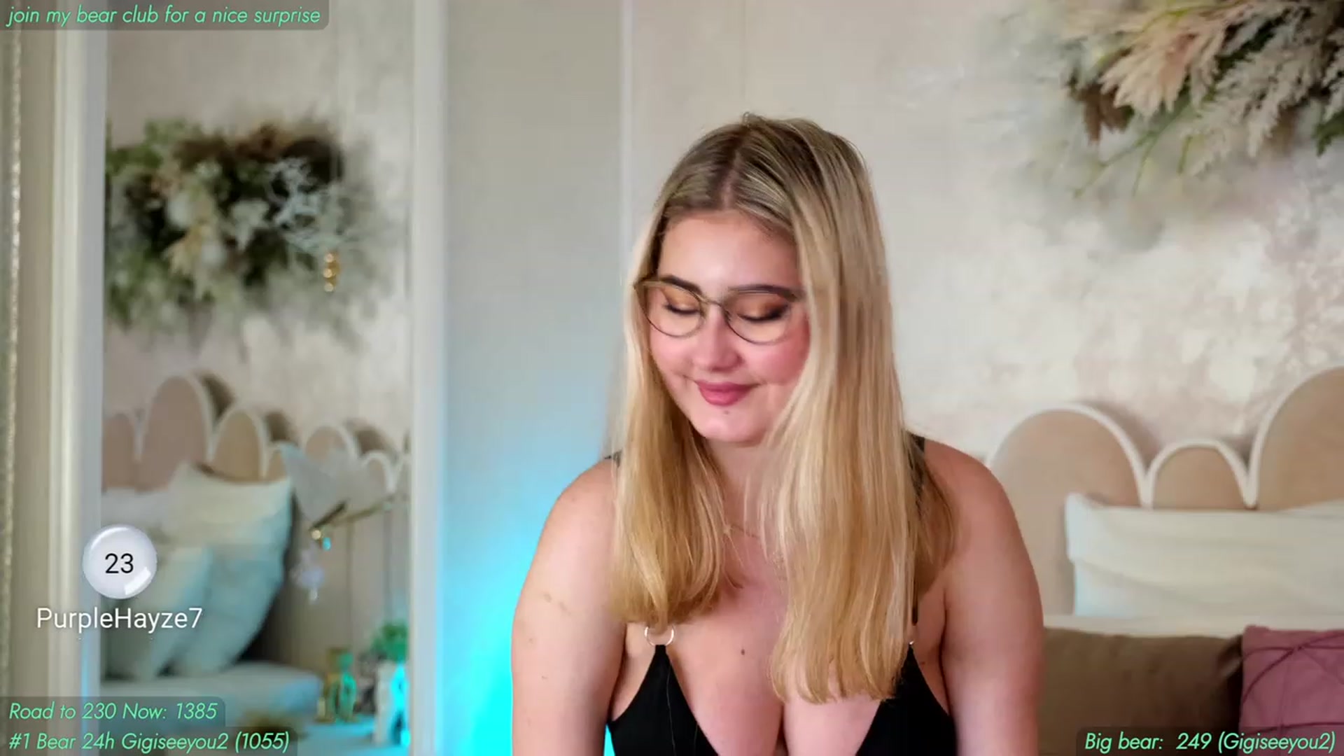 Gallery image thumbnail from AnnieKarrera1's myfreecams stream on, 03/02/2023, 10:06 image 12 of 20