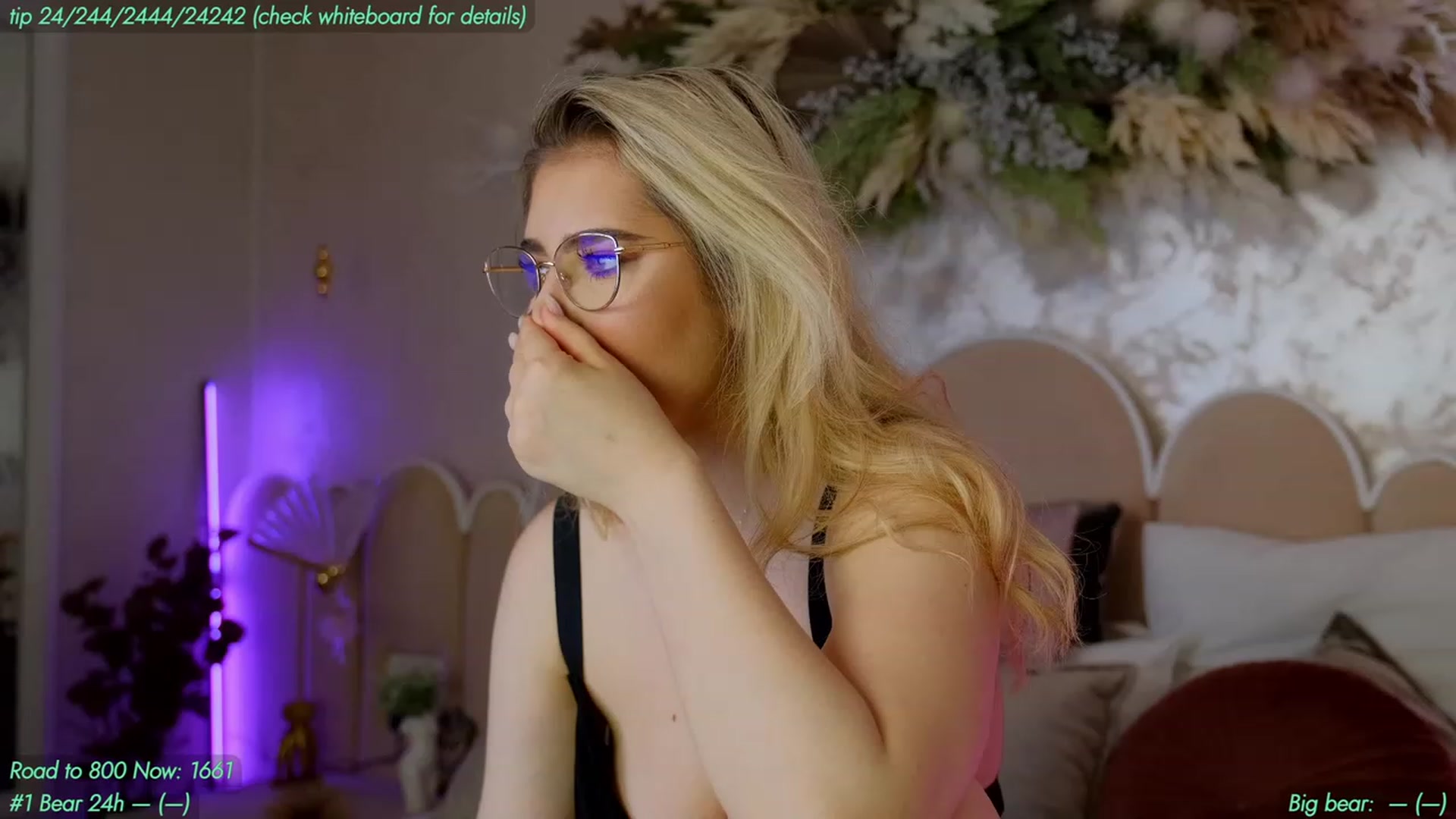 Gallery image thumbnail from AnnieKarrera1's myfreecams stream on, 04/24/2023, 10:00 image 5 of 20