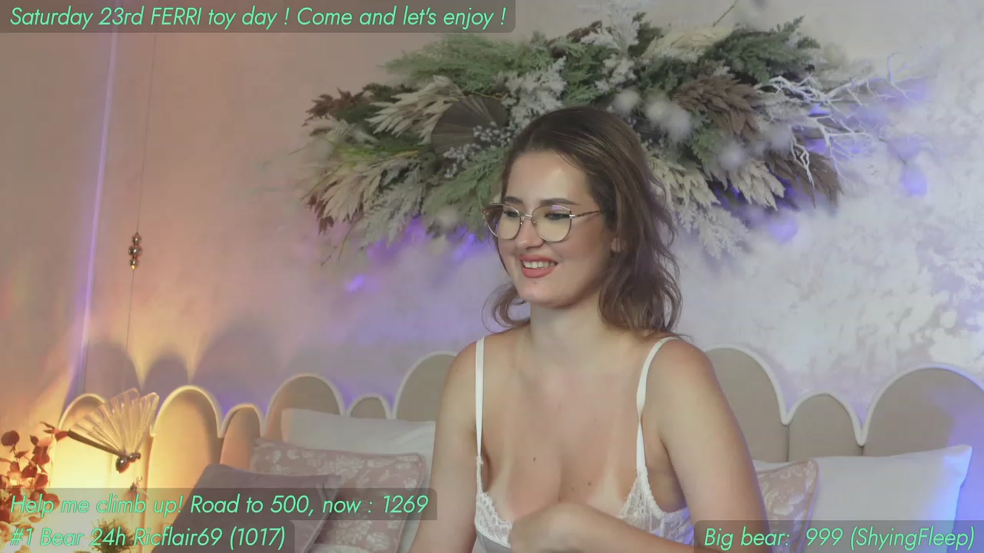 Gallery image thumbnail from AnnieKarrera1's myfreecams stream on, 09/23/2023, 12:57 image 12 of 20
