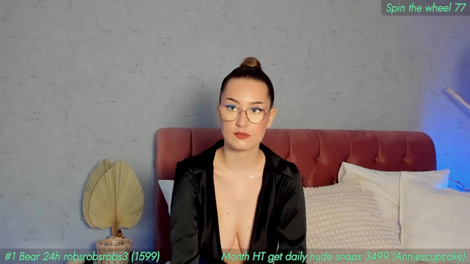 Gallery image thumbnail from AnnieKarrera1's myfreecams stream on, 05/13/2024, 08:03 image 10 of 20