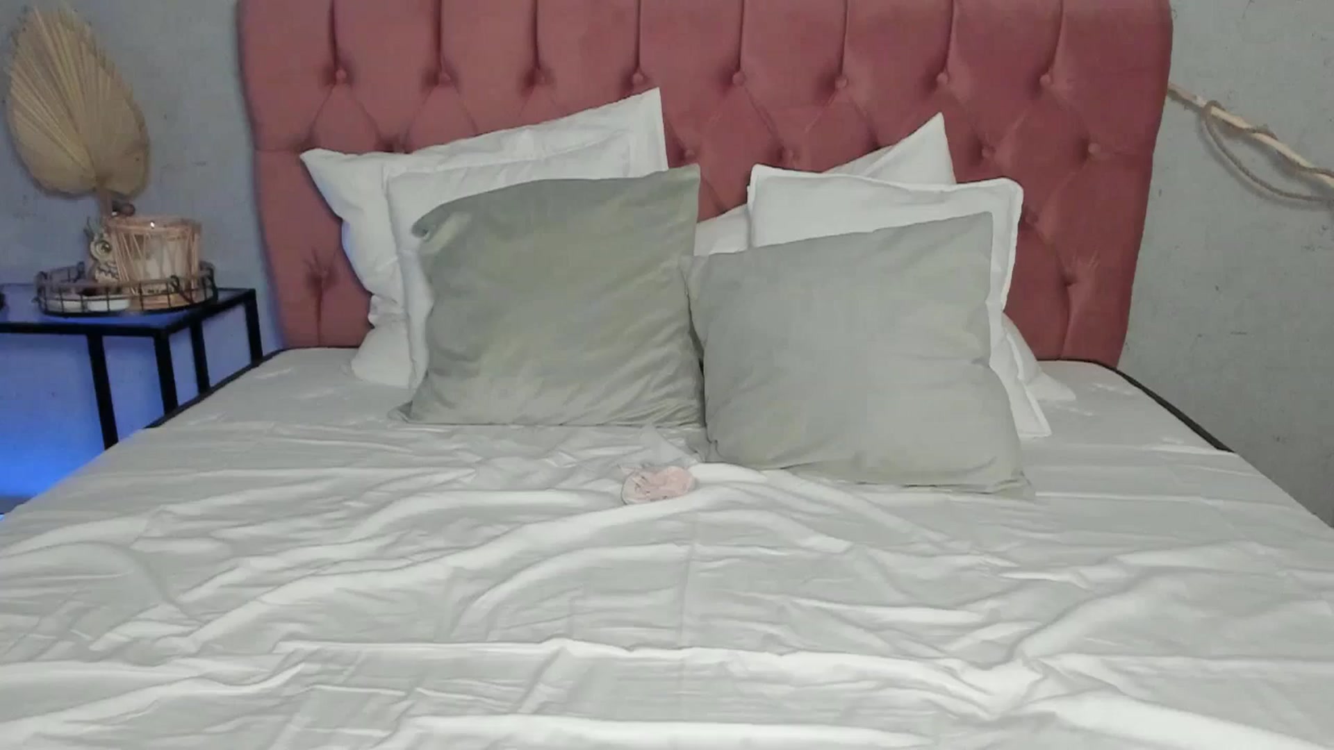 Gallery image thumbnail from AnnieKarrera1's myfreecams stream on, 11/30/2024, 17:22 image 12 of 20