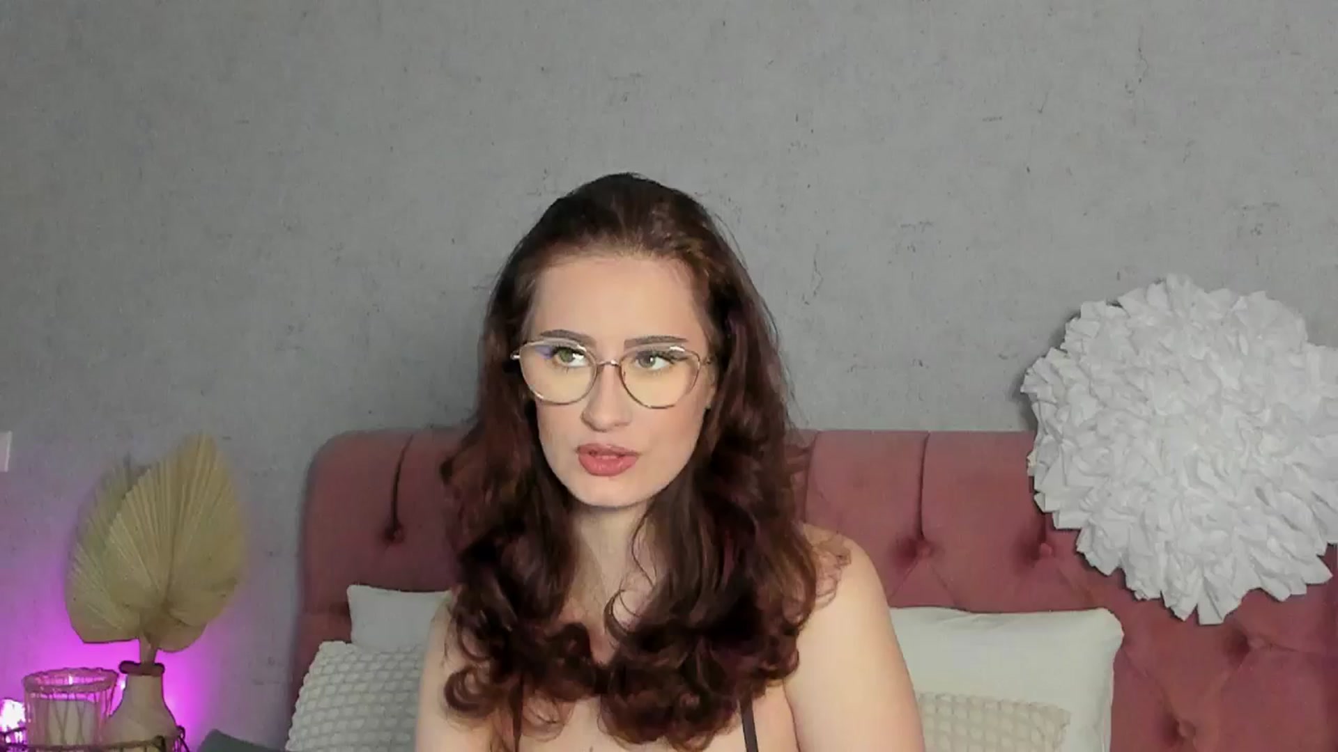 Gallery image thumbnail from AnnieKarrera1's myfreecams stream on, 10/12/2025, 15:17 image 1 of 20