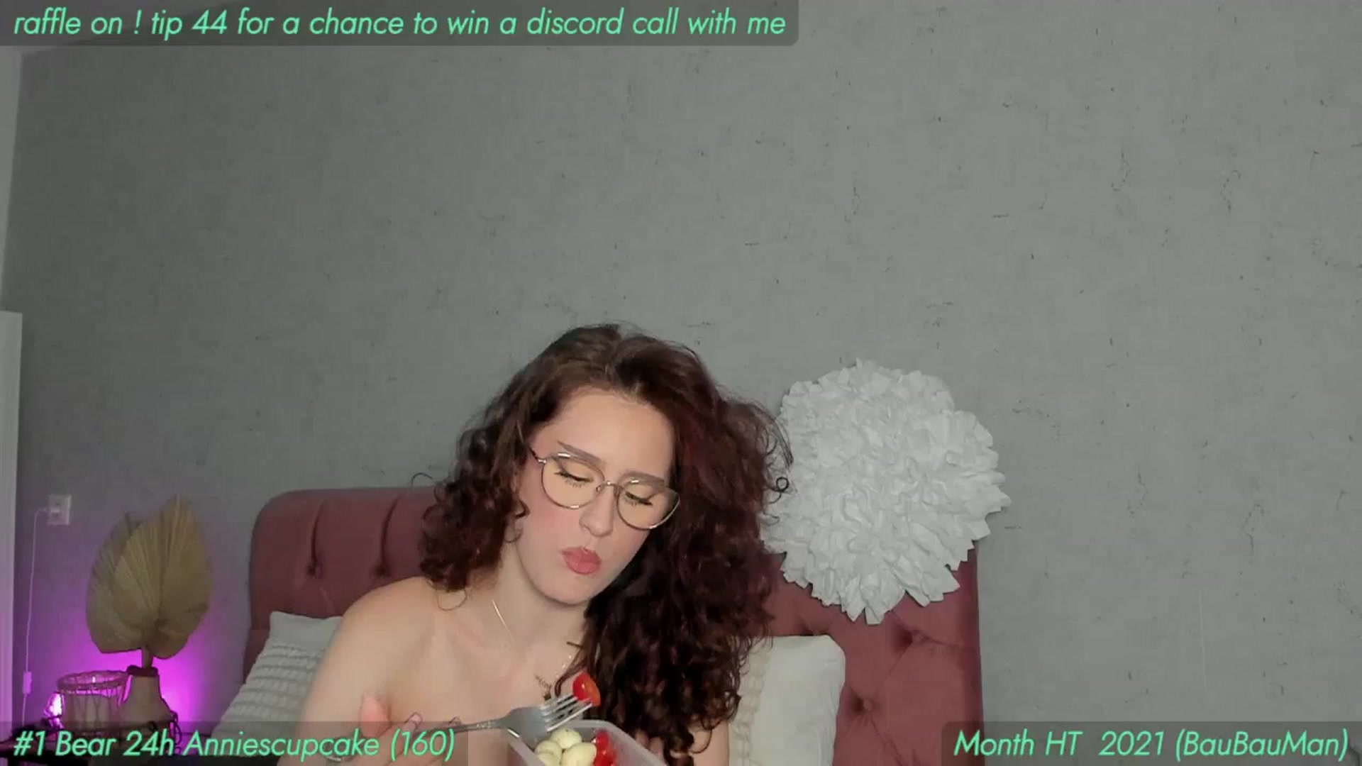 Gallery image thumbnail from AnnieKarrera1's myfreecams stream on, 10/15/2025, 11:17 image 10 of 20
