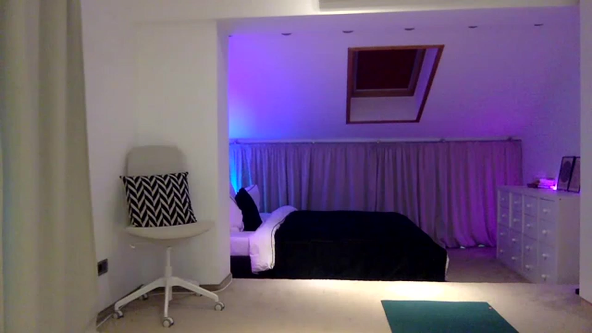 Gallery image thumbnail from AnnieRose__'s myfreecams stream on, 12/08/2022, 07:11 image 15 of 20