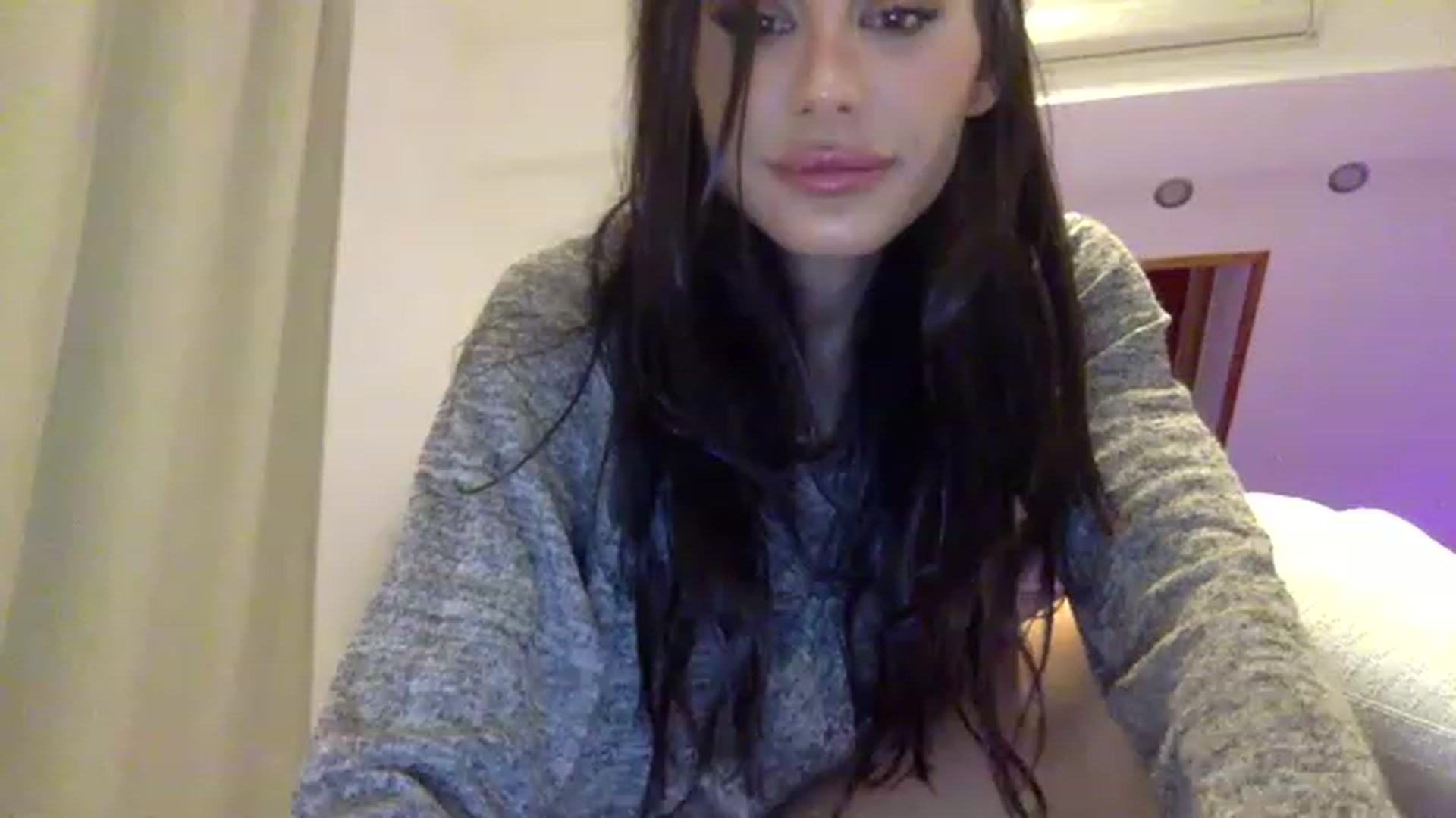 Gallery image thumbnail from AnnieRose__'s myfreecams stream on, 12/11/2022, 07:27 image 12 of 20