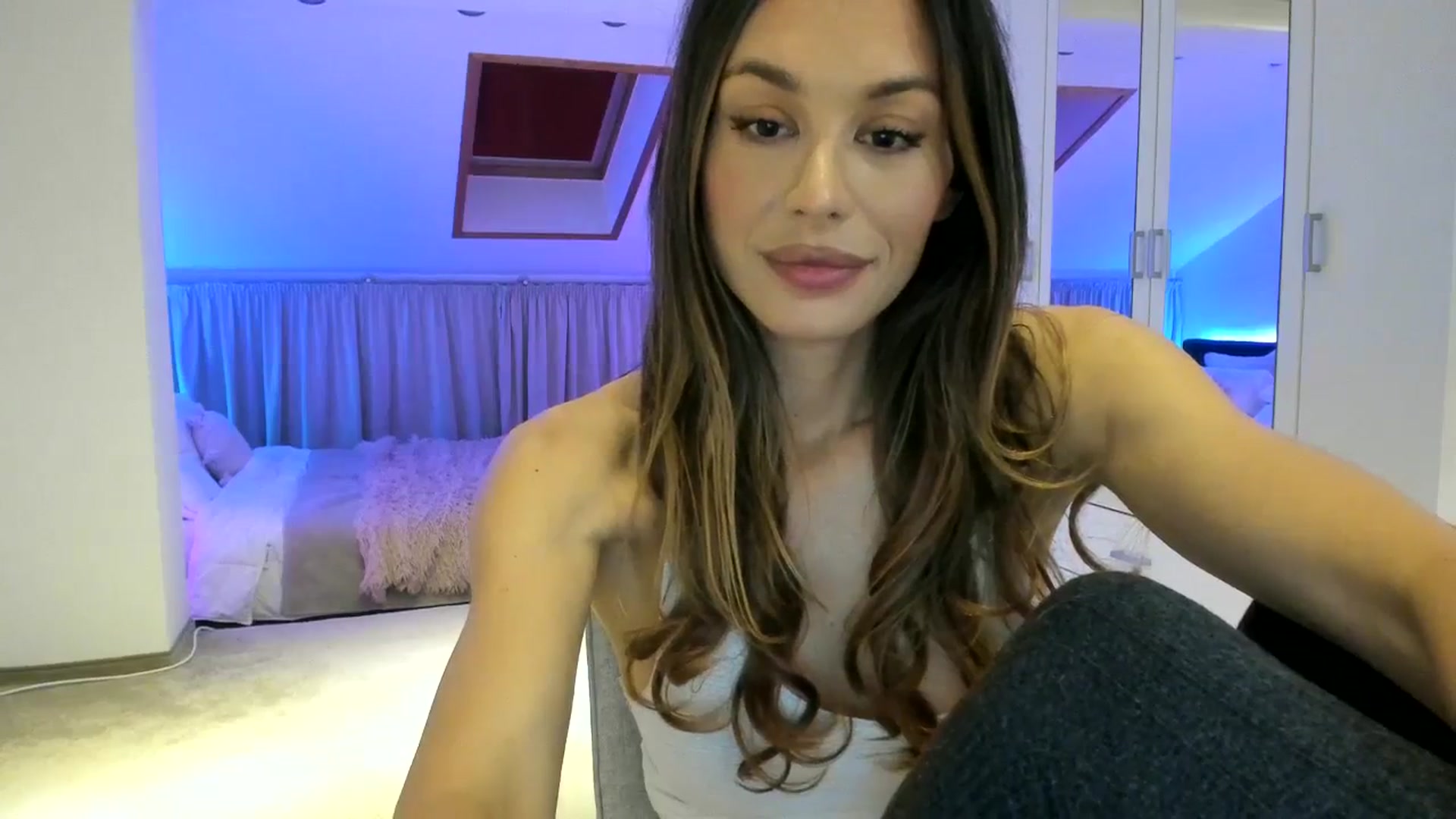 Gallery image thumbnail from AnnieRose__'s myfreecams stream on, 10/10/2023, 04:40 image 15 of 20