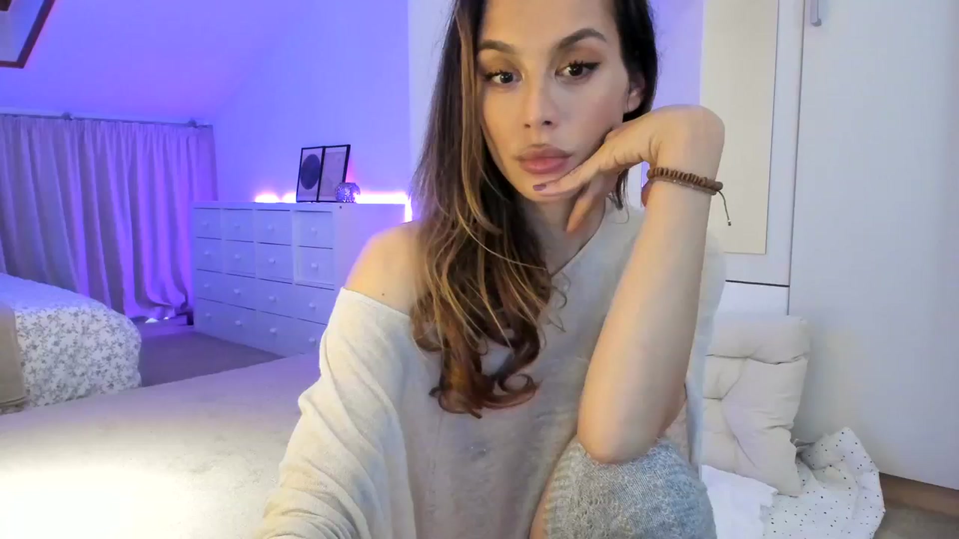 Gallery image thumbnail from AnnieRose__'s myfreecams stream on, 11/03/2023, 05:57 image 15 of 20