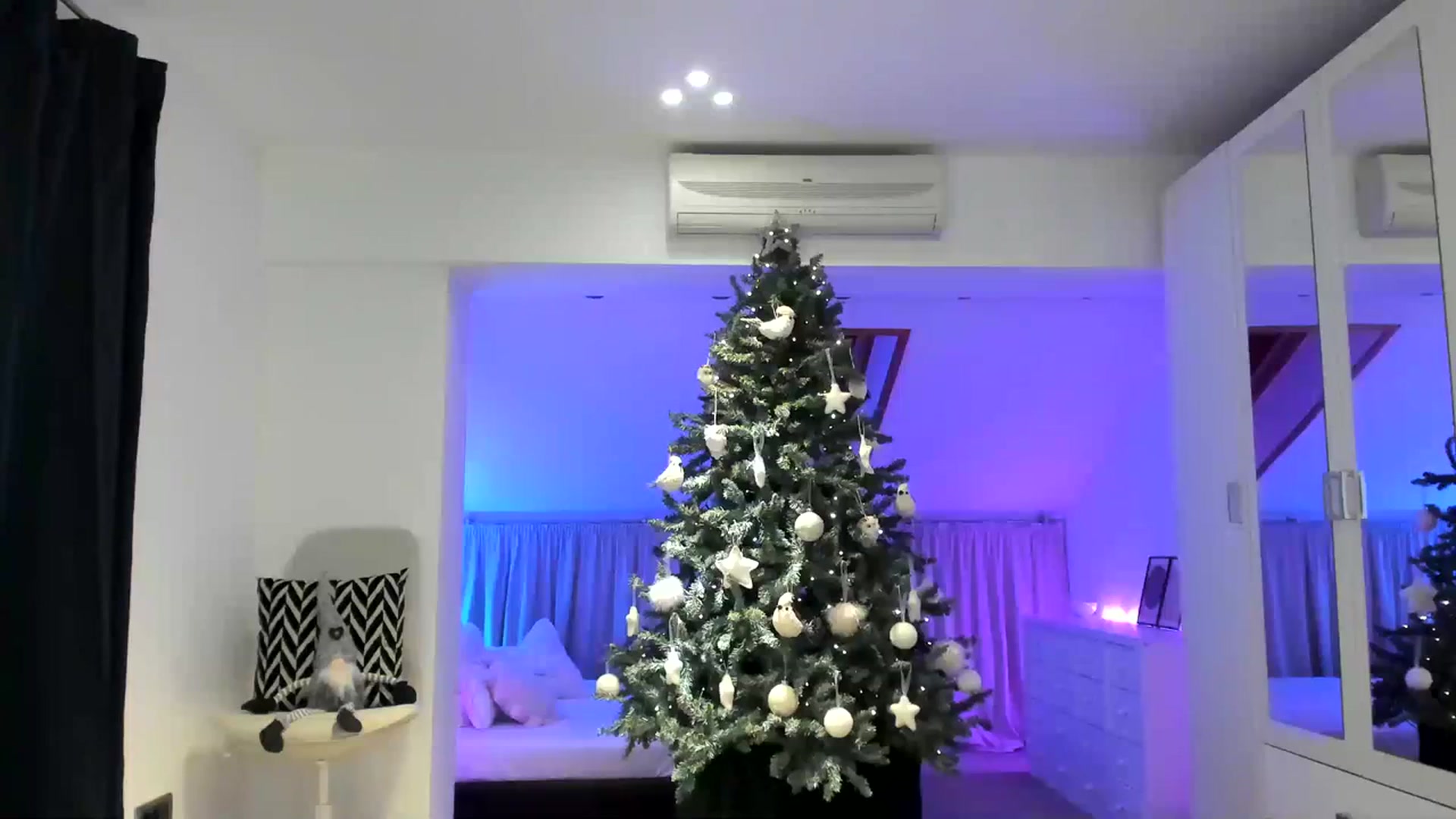 Gallery image thumbnail from AnnieRose__'s myfreecams stream on, 12/12/2023, 02:52 image 11 of 20