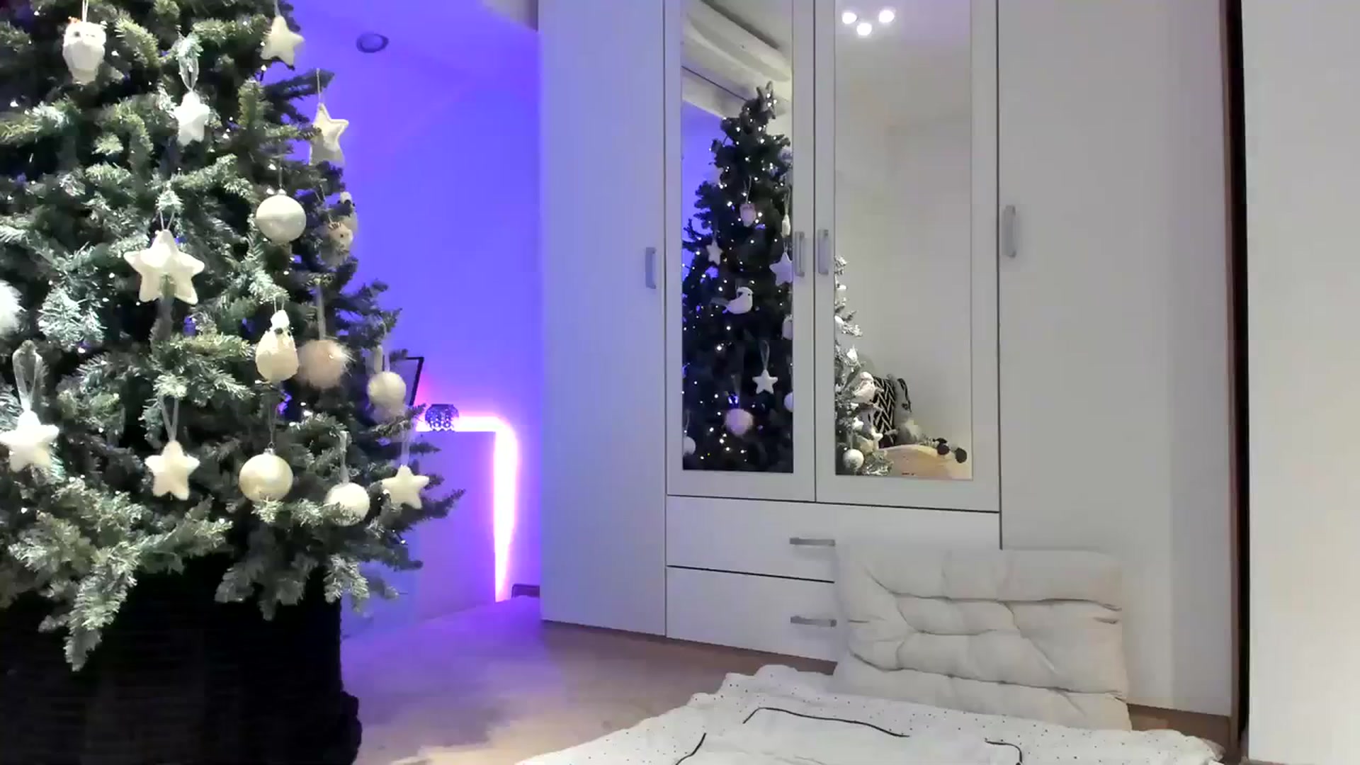Gallery image thumbnail from AnnieRose__'s myfreecams stream on, 12/12/2023, 05:57 image 13 of 20