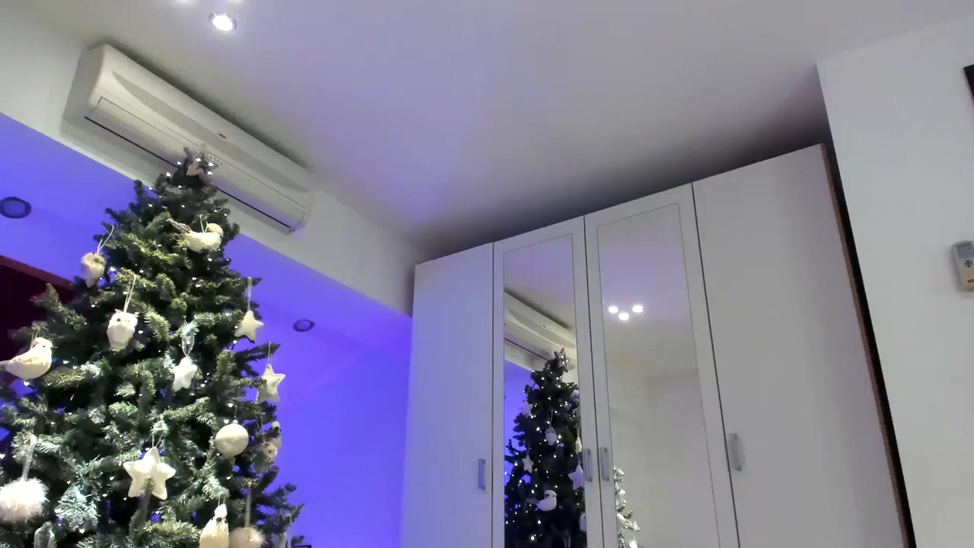 Gallery image thumbnail from AnnieRose__'s myfreecams stream on, 12/12/2023, 05:57 image 6 of 20