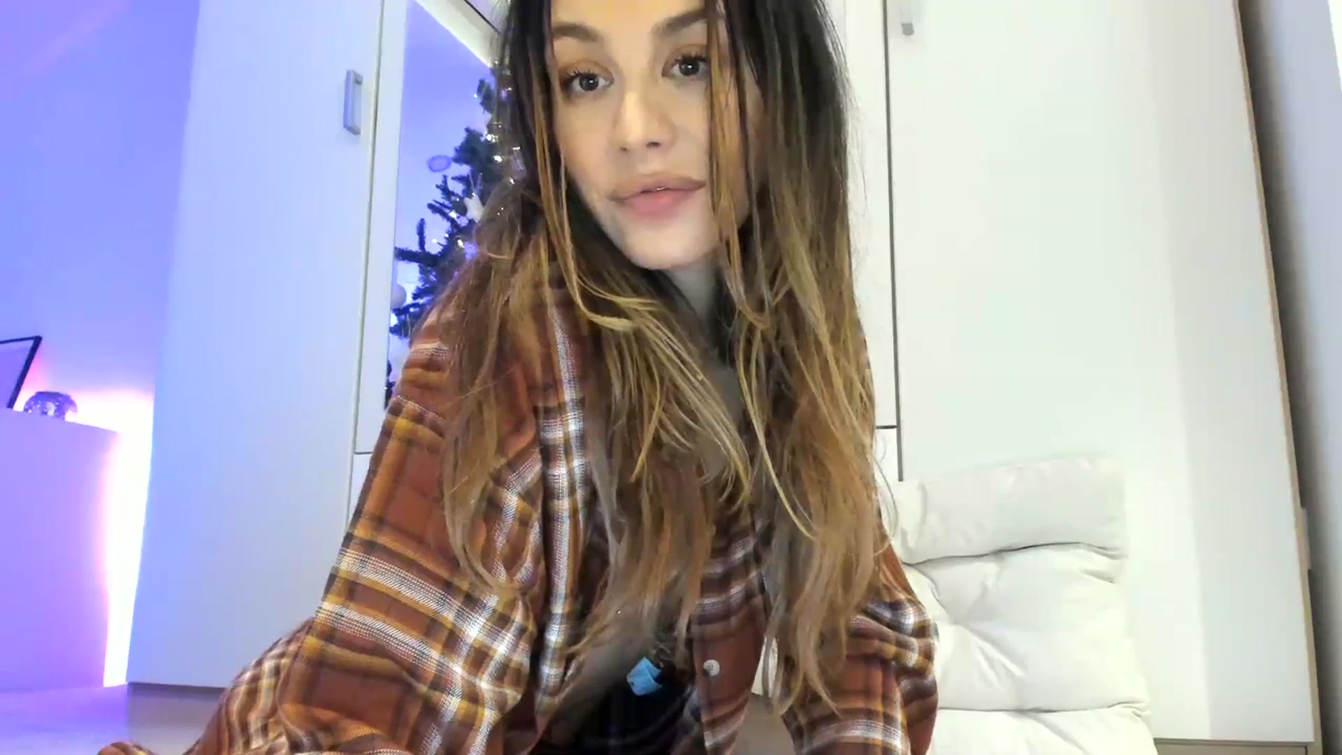 Gallery image thumbnail from AnnieRose__'s myfreecams stream on, 12/12/2023, 08:20 image 9 of 20