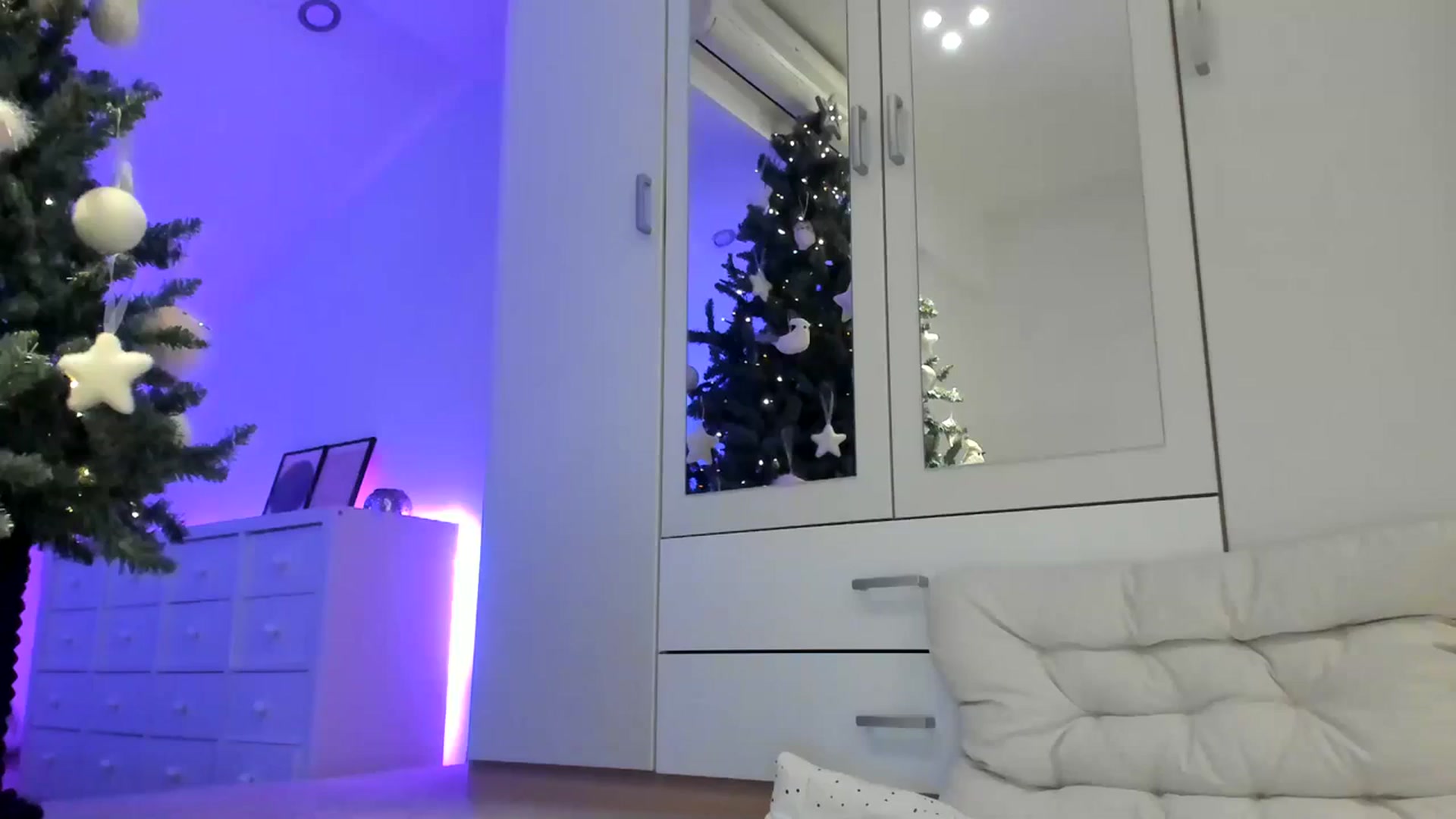 Gallery image thumbnail from AnnieRose__'s myfreecams stream on, 12/12/2023, 08:20 image 10 of 20