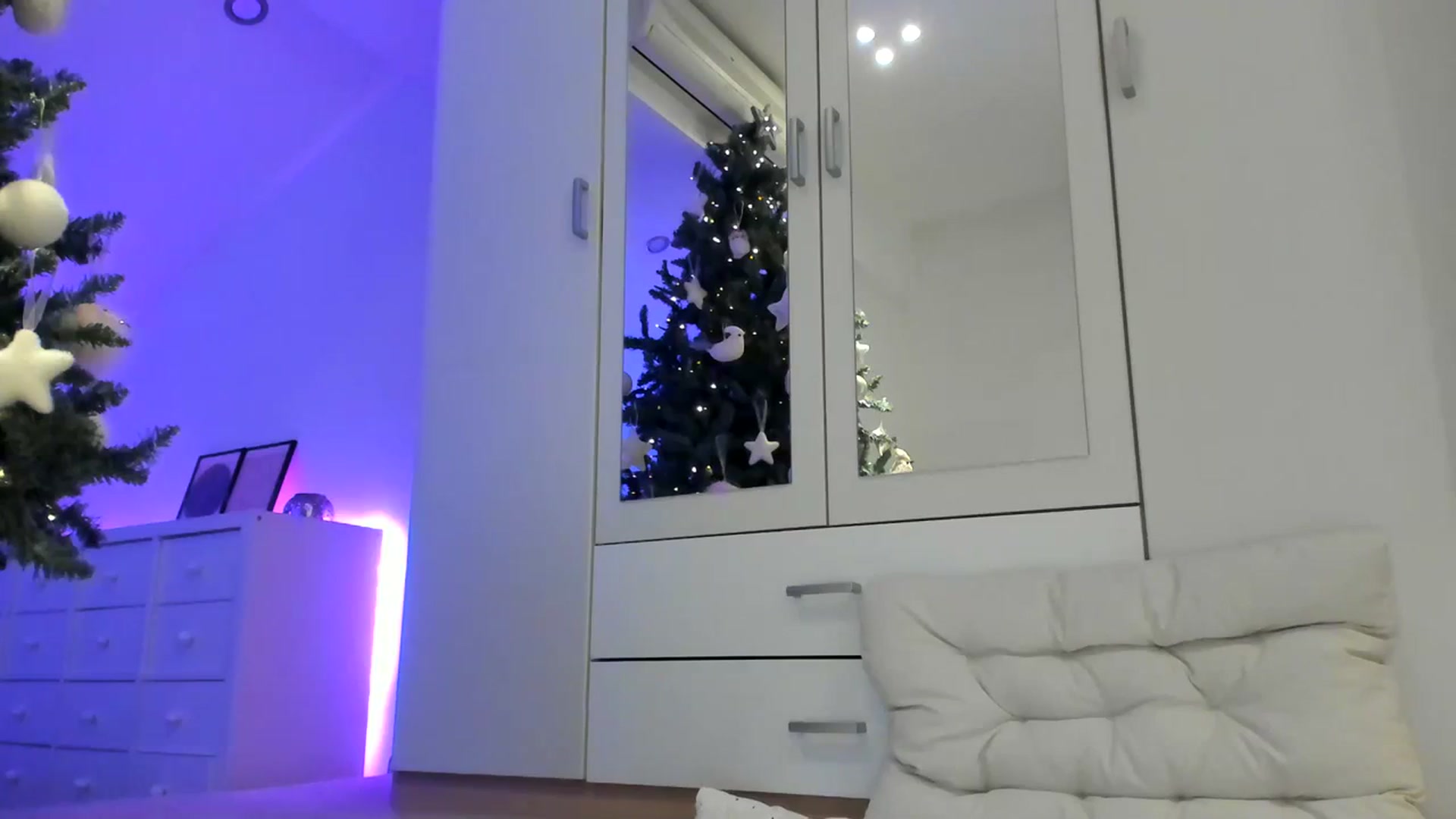 Gallery image thumbnail from AnnieRose__'s myfreecams stream on, 12/12/2023, 08:20 image 11 of 20