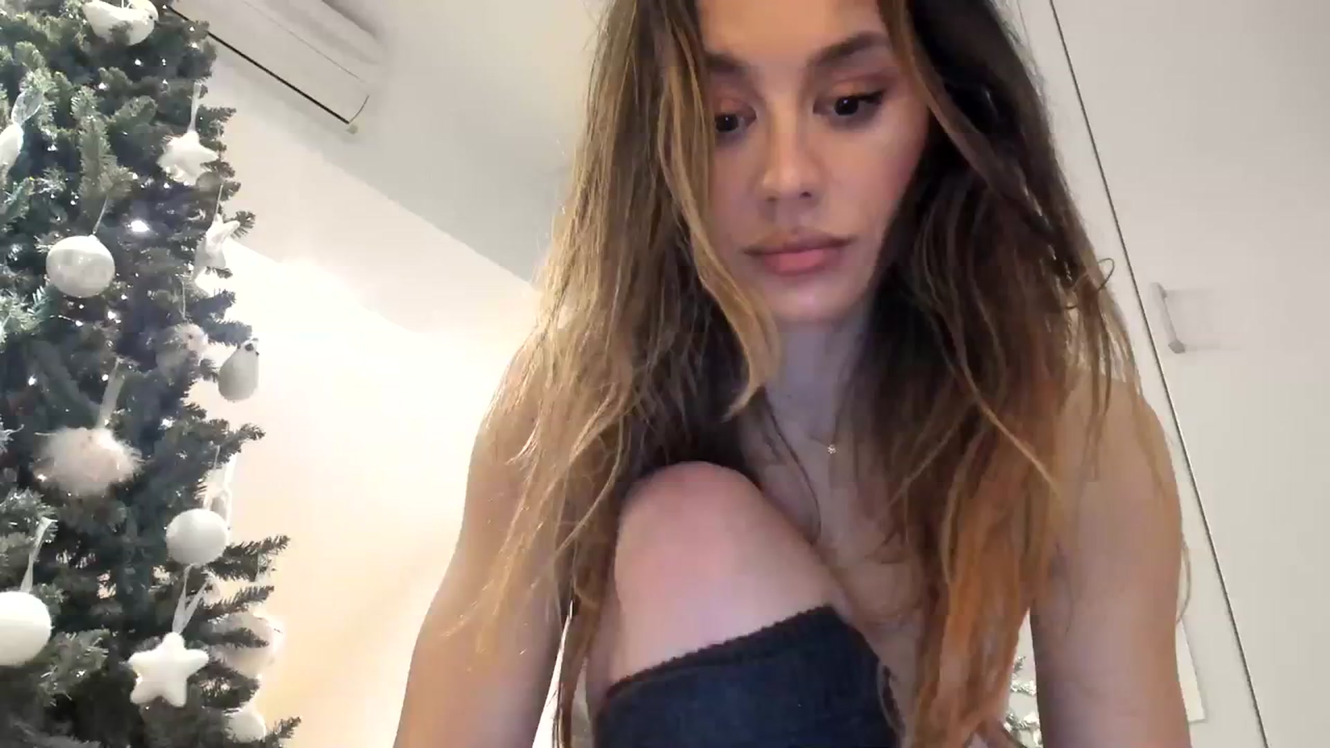 Gallery image thumbnail from AnnieRose__'s myfreecams stream on, 12/17/2023, 08:53 image 14 of 20