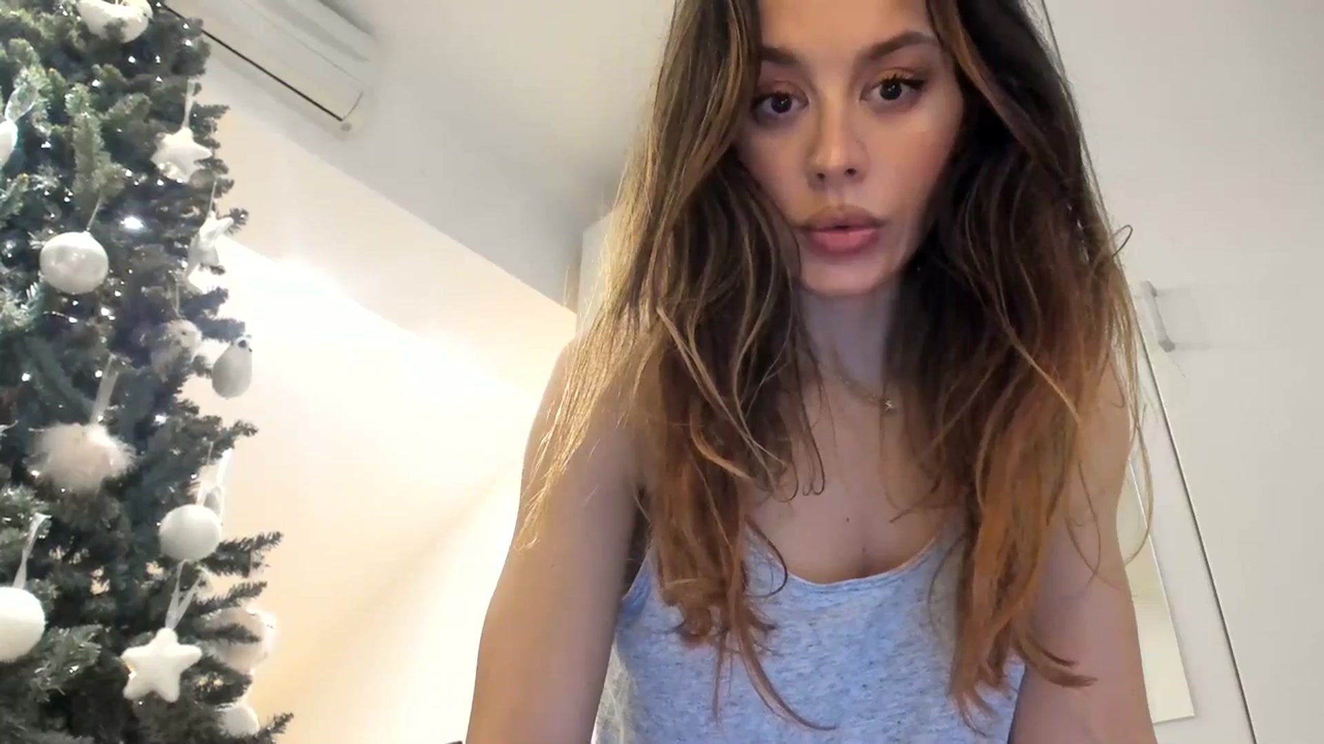 Gallery image thumbnail from AnnieRose__'s myfreecams stream on, 12/17/2023, 08:53 image 12 of 20