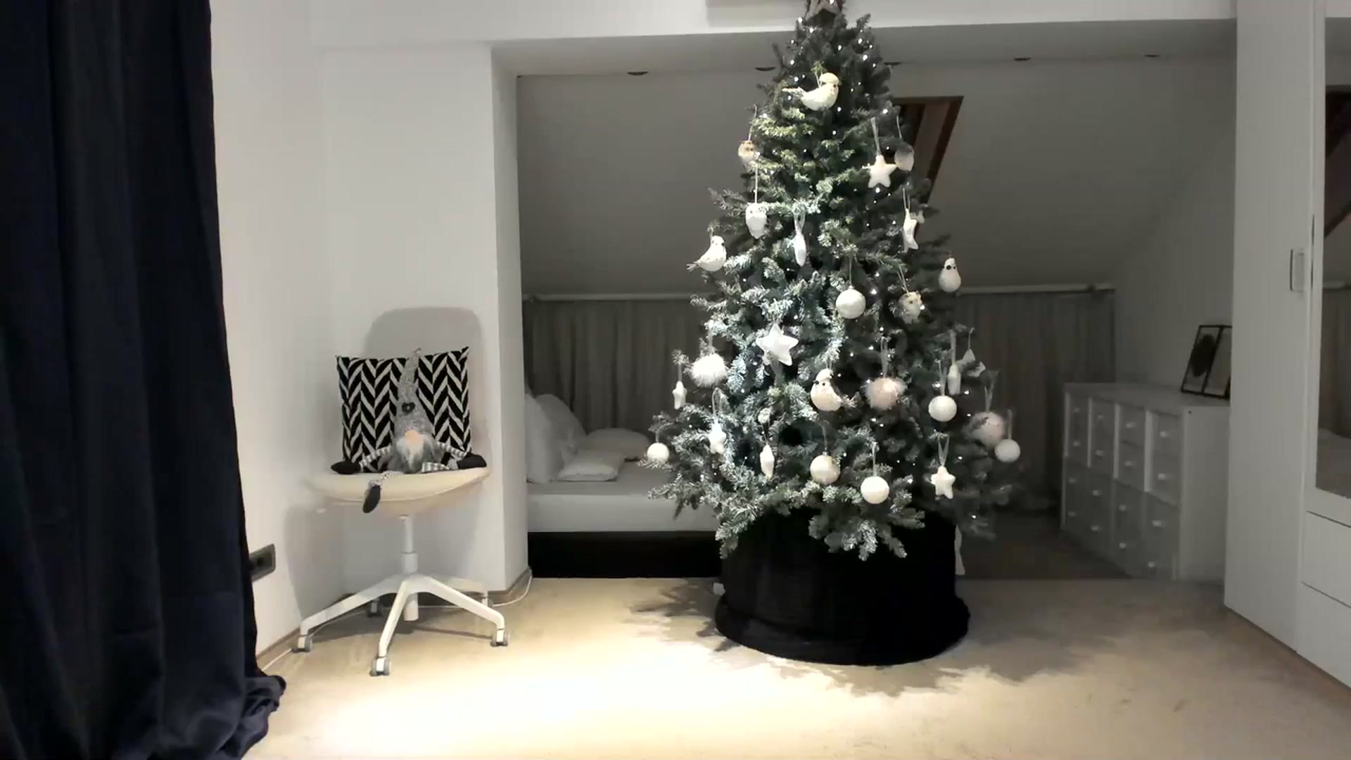 Gallery image thumbnail from AnnieRose__'s myfreecams stream on, 12/19/2023, 04:56 image 11 of 20