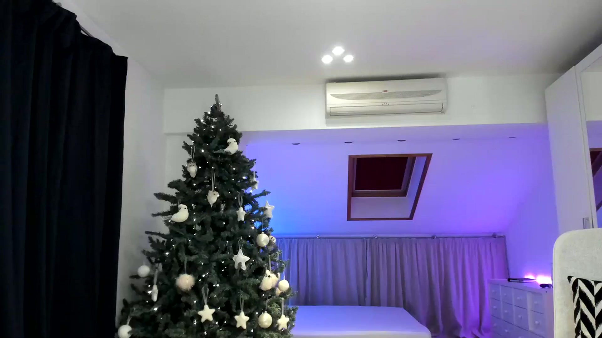 Gallery image thumbnail from AnnieRose__'s myfreecams stream on, 12/31/2023, 07:44 image 7 of 20