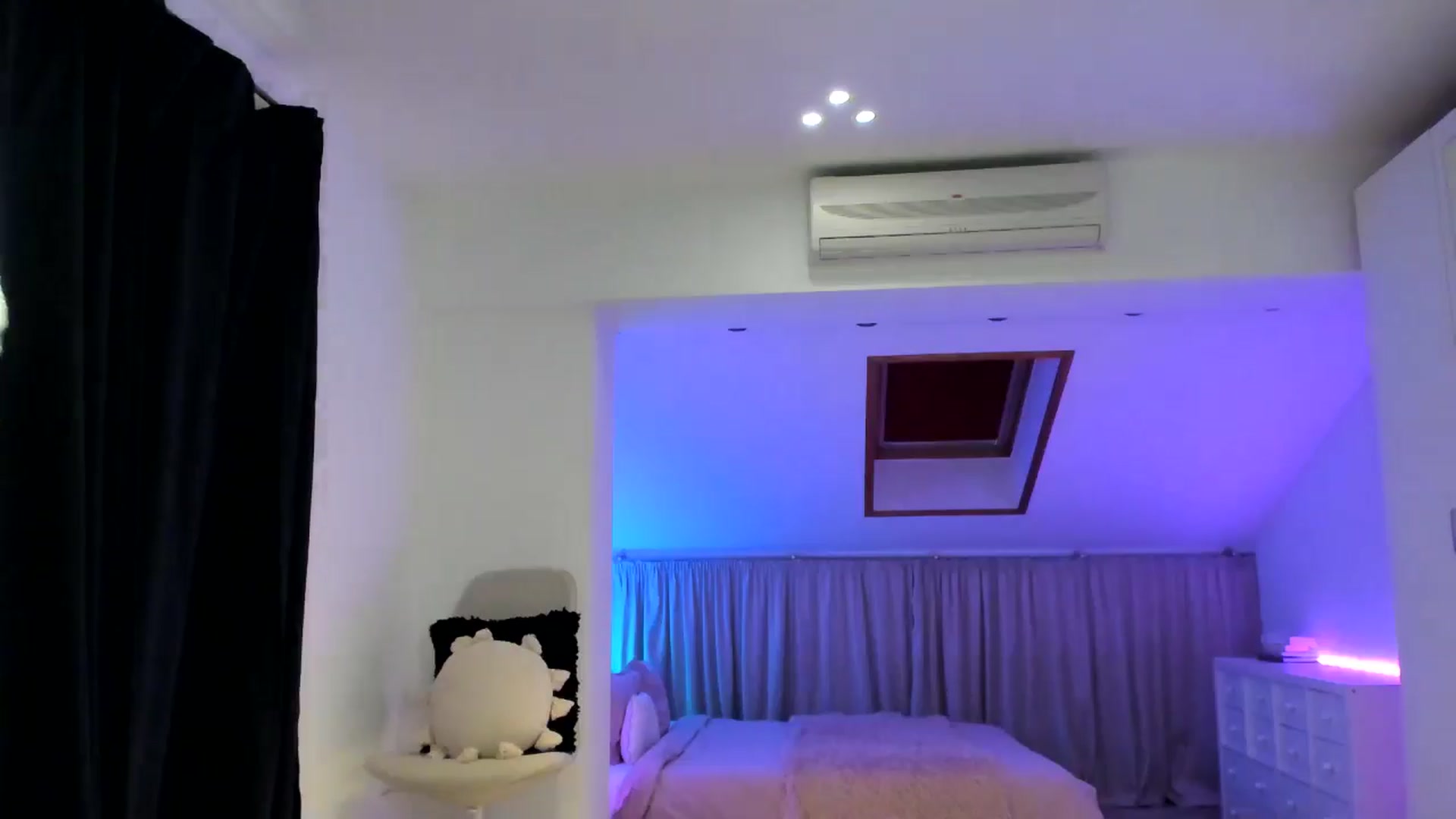 Gallery image thumbnail from AnnieRose__'s myfreecams stream on, 05/26/2024, 07:24 image 4 of 20