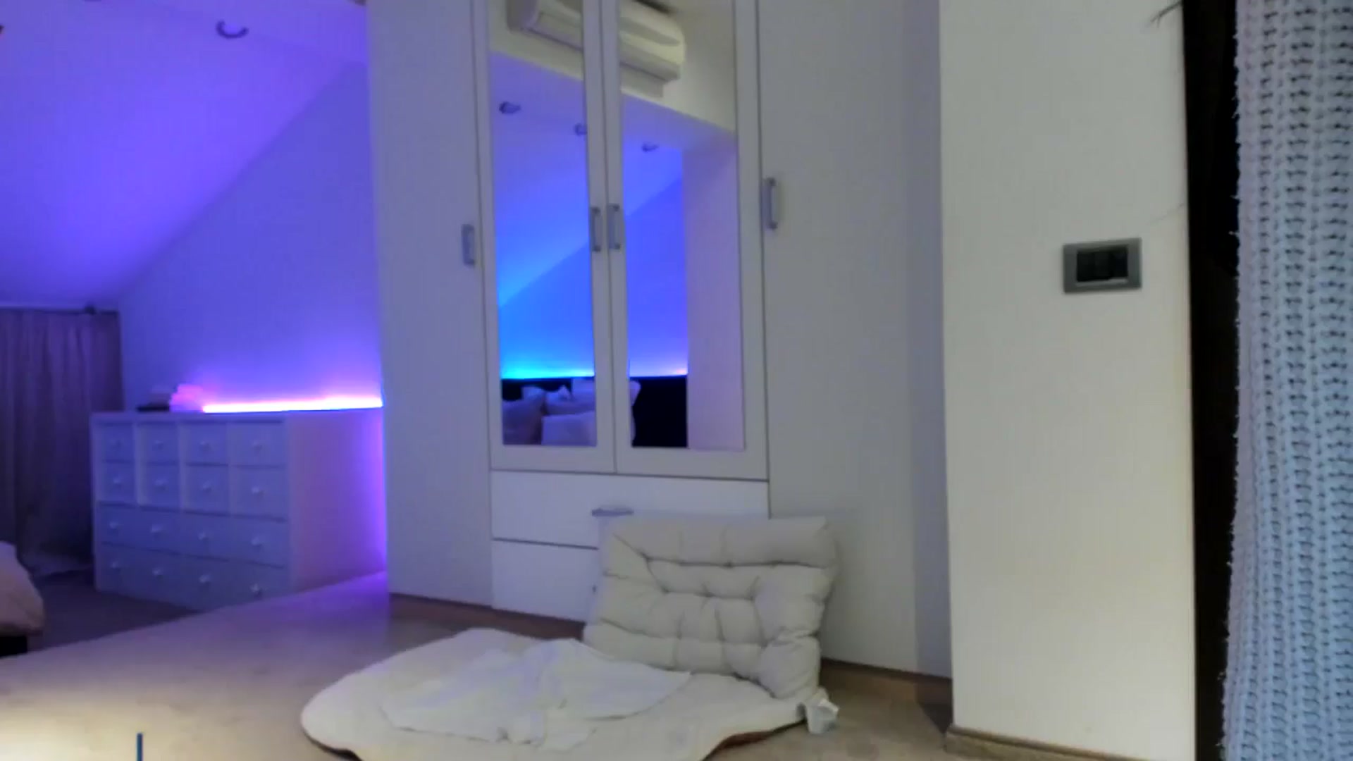 Gallery image thumbnail from AnnieRose__'s myfreecams stream on, 05/26/2024, 07:45 image 12 of 20
