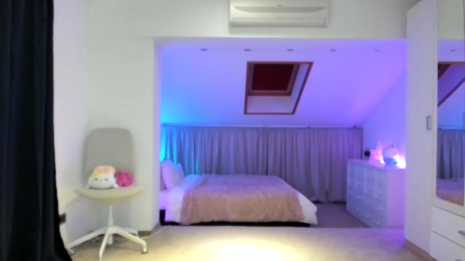 Gallery image thumbnail from AnnieRose__'s myfreecams stream on, 09/22/2024, 06:00 image 1 of 20