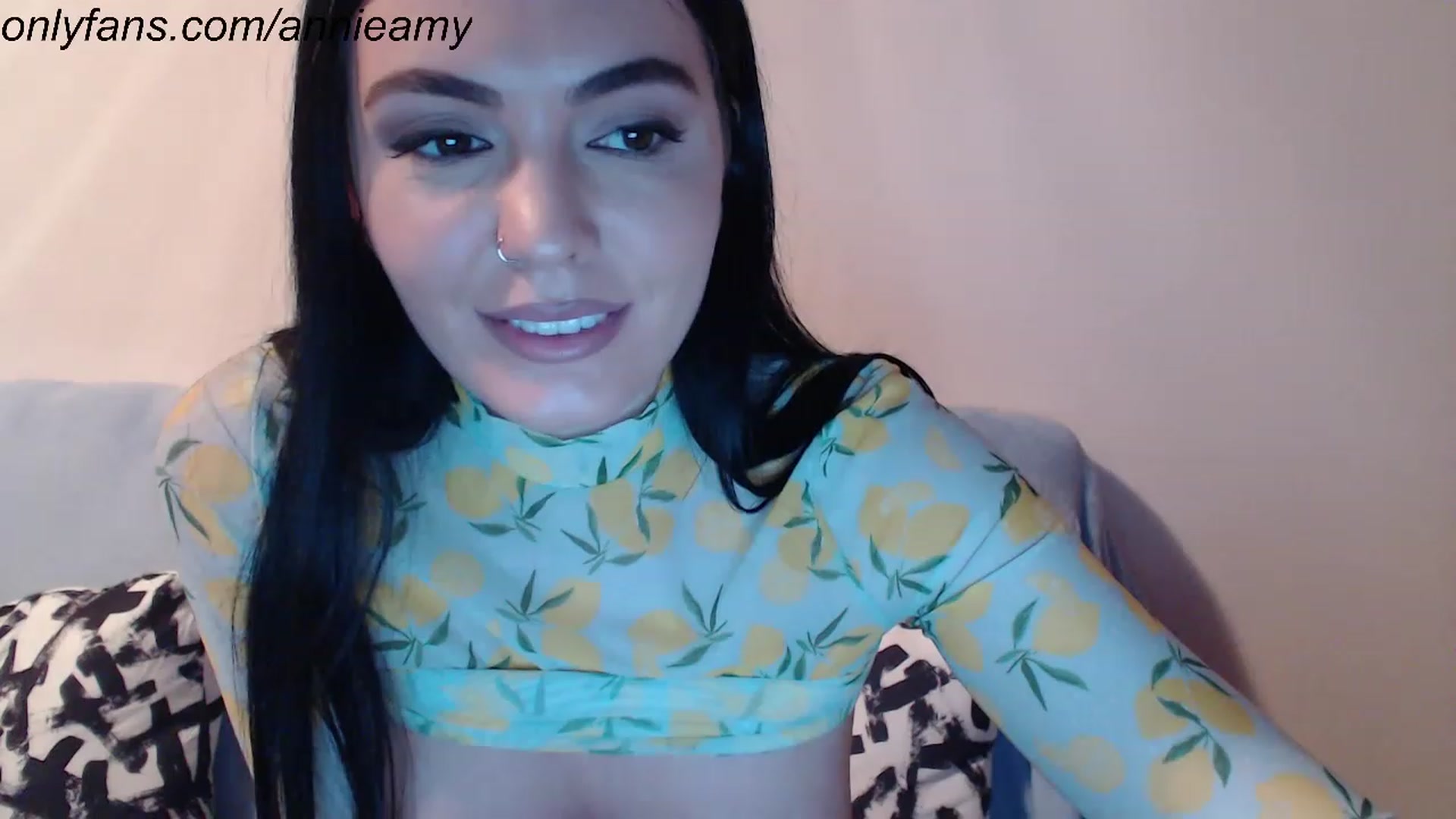 Gallery image thumbnail from Annie_Amy's myfreecams stream on, 11/14/2022, 15:19 image 18 of 20