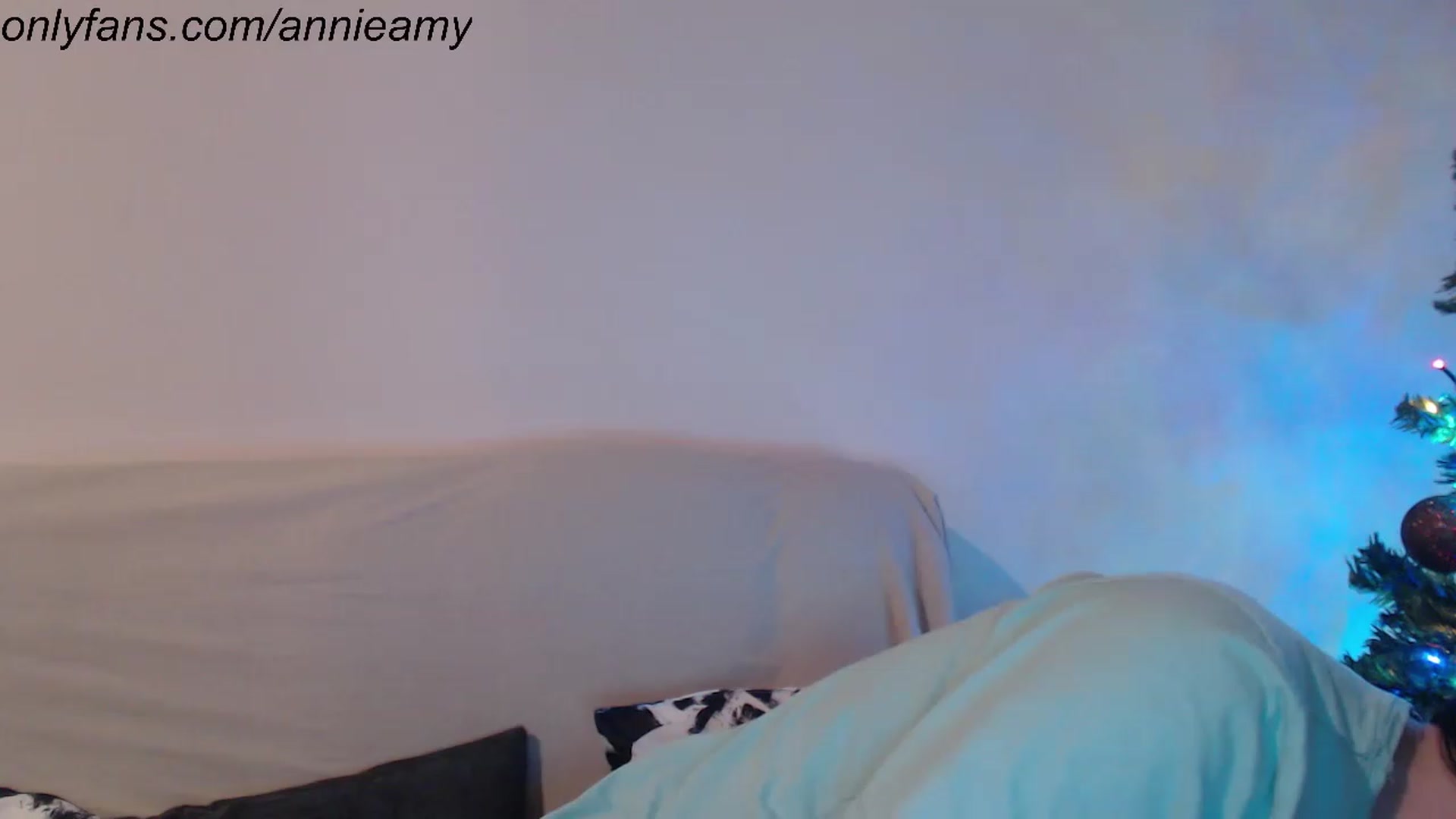 Gallery image thumbnail from Annie_Amy's myfreecams stream on, 12/19/2022, 15:16 image 12 of 20