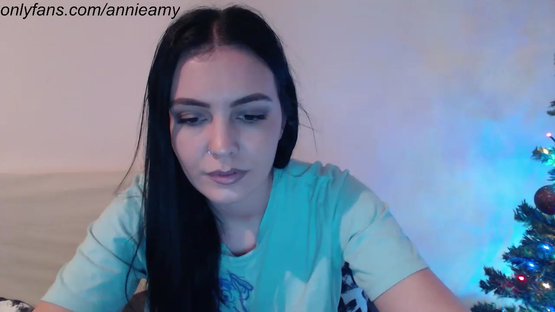 Gallery image thumbnail from Annie_Amy's myfreecams stream on, 12/19/2022, 15:16 image 11 of 20