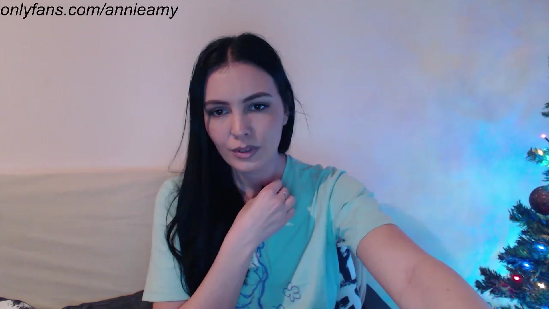 Gallery image thumbnail from Annie_Amy's myfreecams stream on, 12/19/2022, 15:16 image 10 of 20