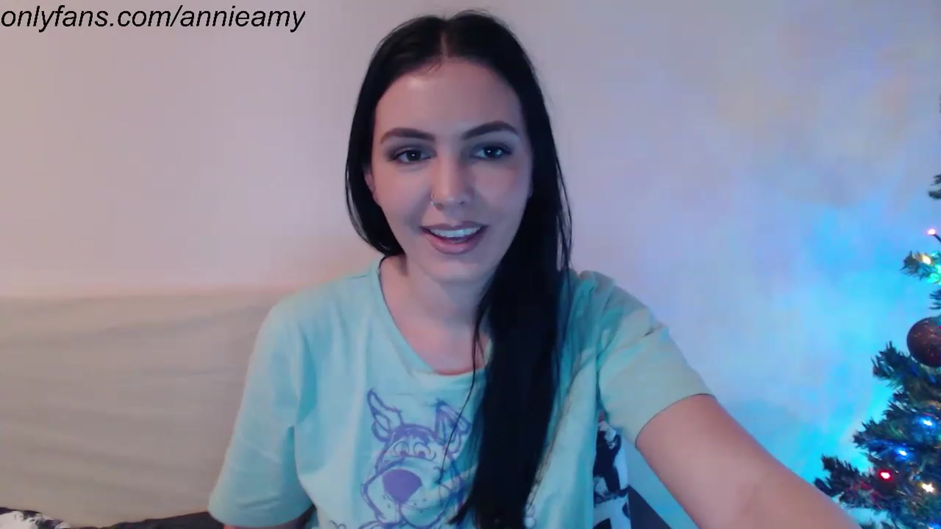 Gallery image thumbnail from Annie_Amy's myfreecams stream on, 12/19/2022, 15:16 image 16 of 20