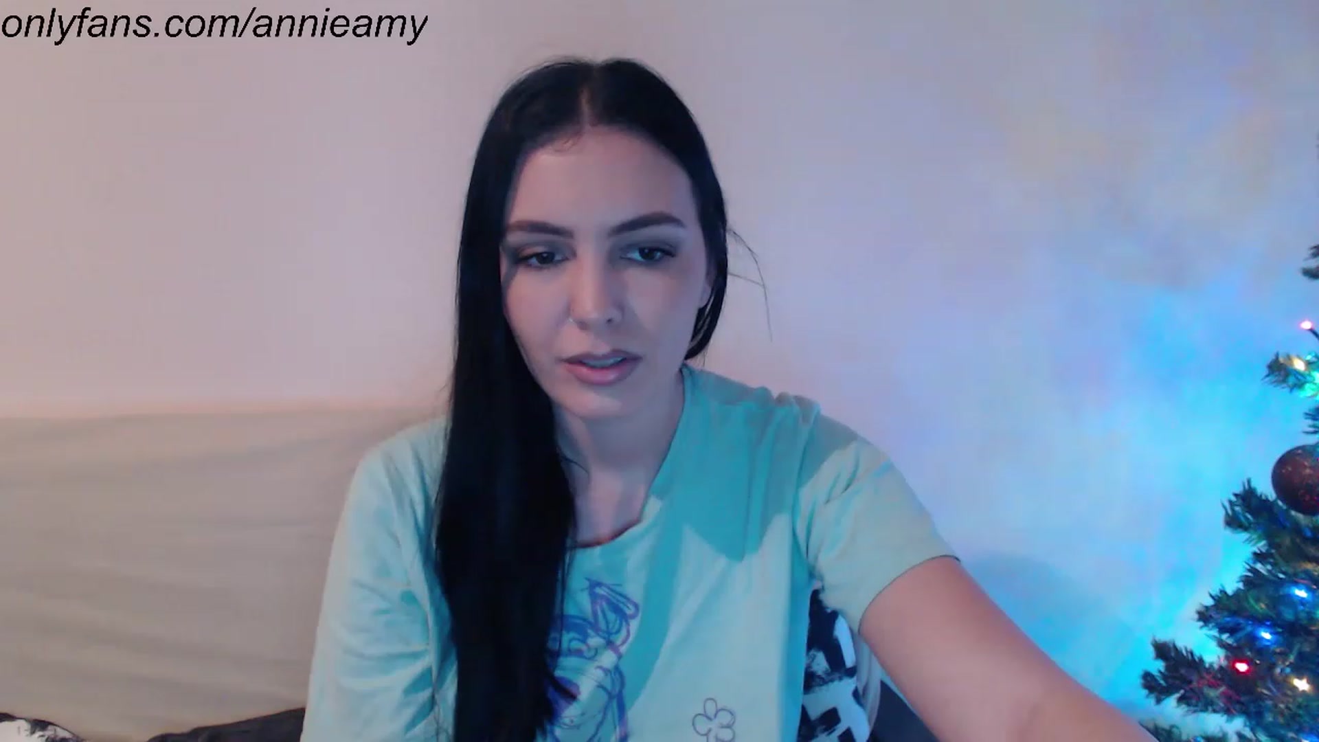 Gallery image thumbnail from Annie_Amy's myfreecams stream on, 12/19/2022, 15:16 image 5 of 20
