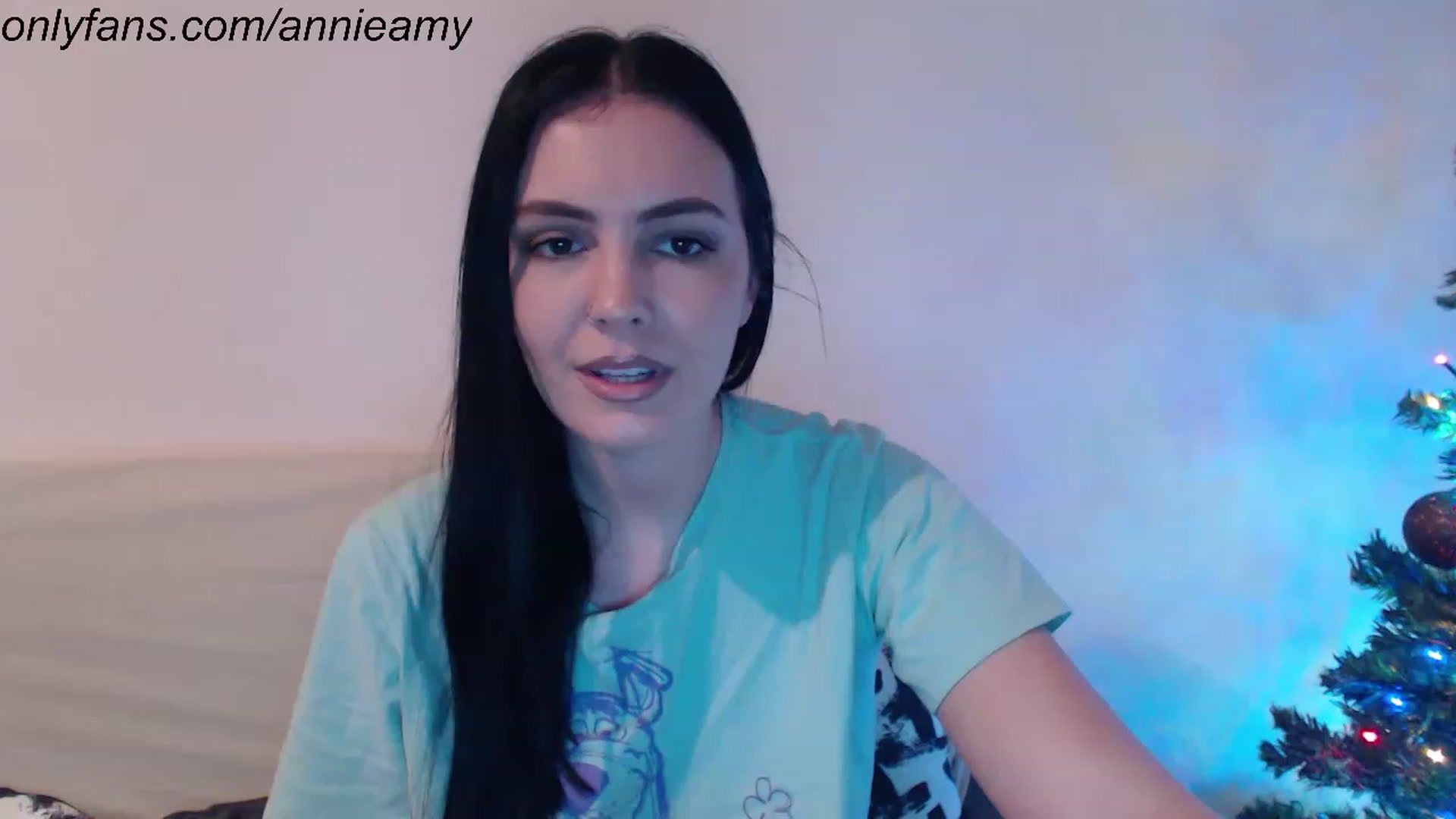 Gallery image thumbnail from Annie_Amy's myfreecams stream on, 12/19/2022, 15:16 image 6 of 20