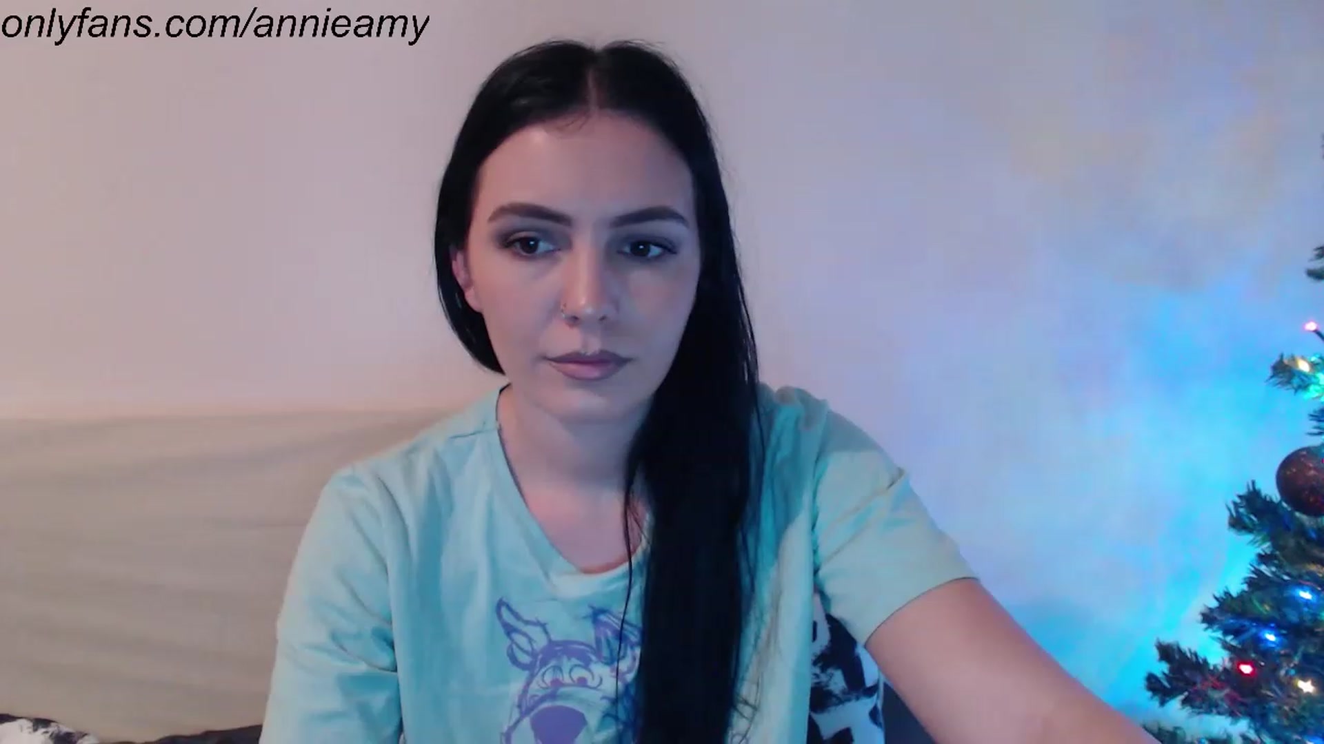 Gallery image thumbnail from Annie_Amy's myfreecams stream on, 12/19/2022, 15:16 image 15 of 20