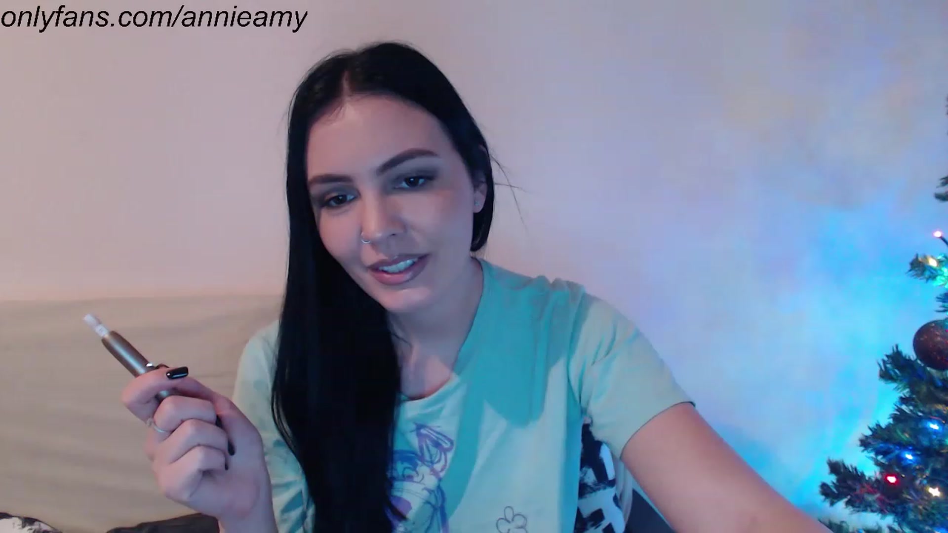 Gallery image thumbnail from Annie_Amy's myfreecams stream on, 12/19/2022, 15:16 image 4 of 20