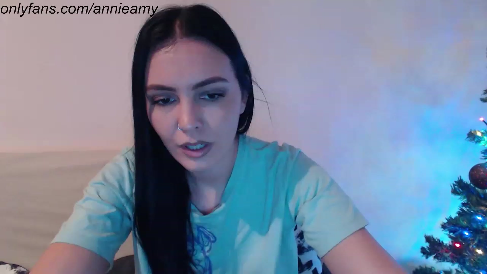 Gallery image thumbnail from Annie_Amy's myfreecams stream on, 12/19/2022, 15:16 image 2 of 20