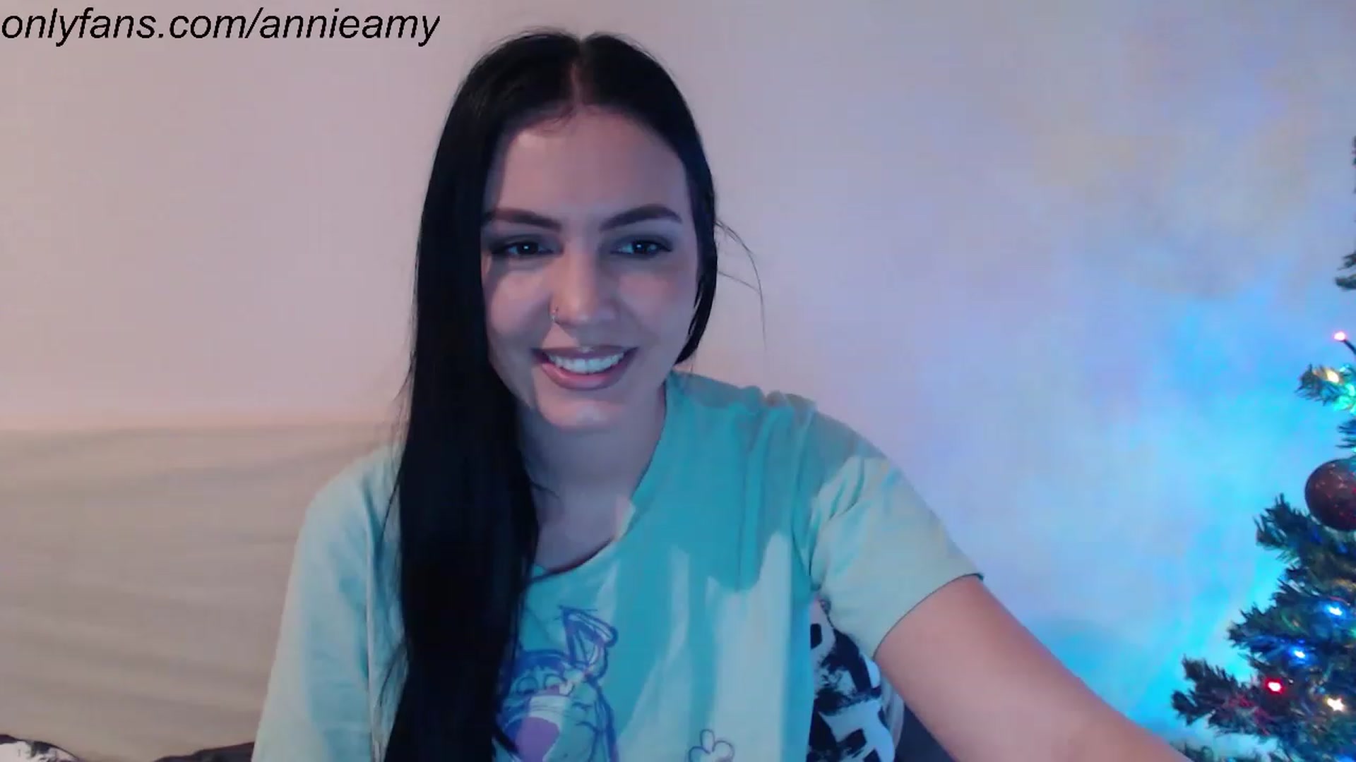 Gallery image thumbnail from Annie_Amy's myfreecams stream on, 12/19/2022, 15:16 image 3 of 20