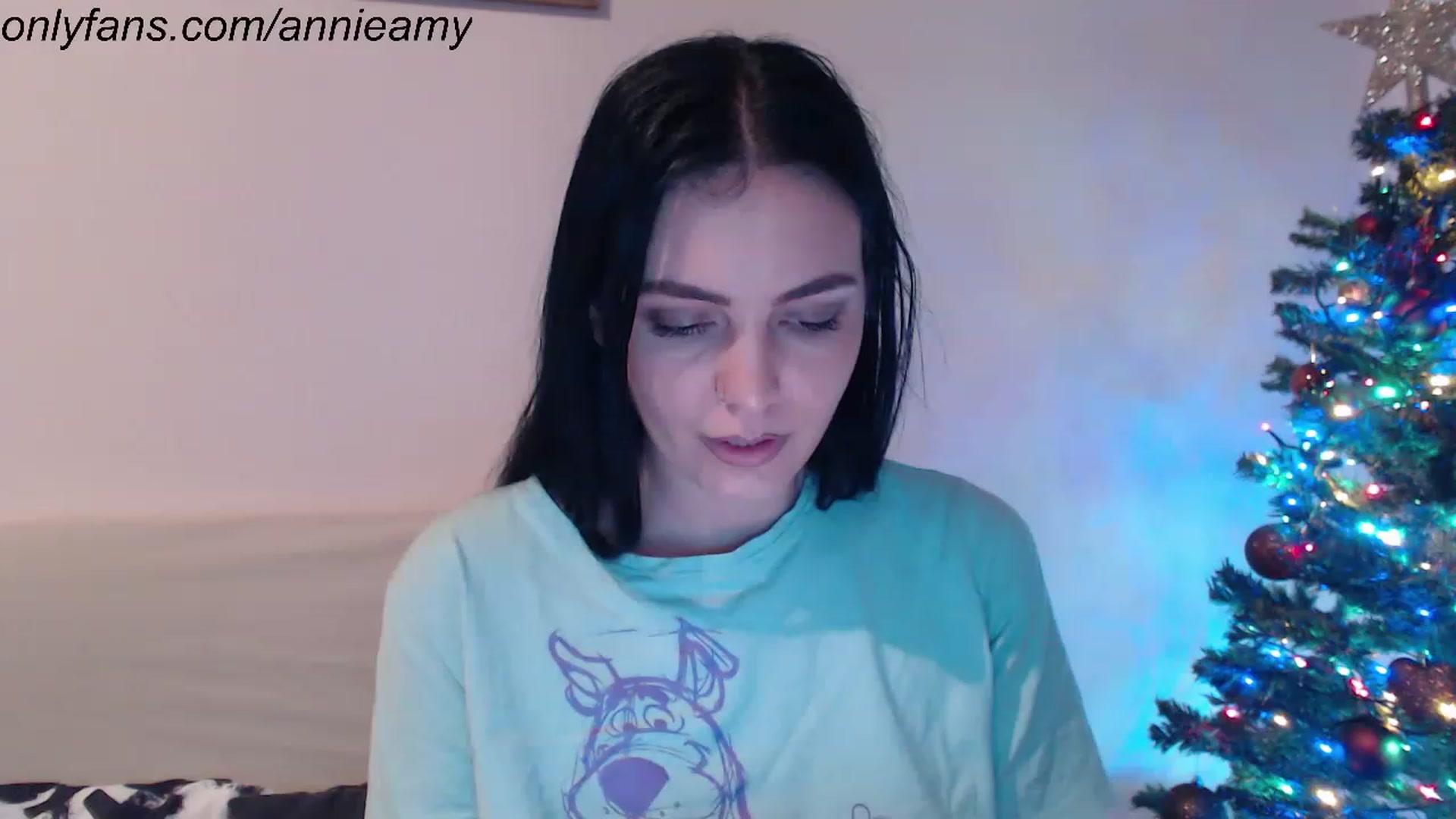 Gallery image thumbnail from Annie_Amy's myfreecams stream on, 12/19/2022, 15:16 image 19 of 20