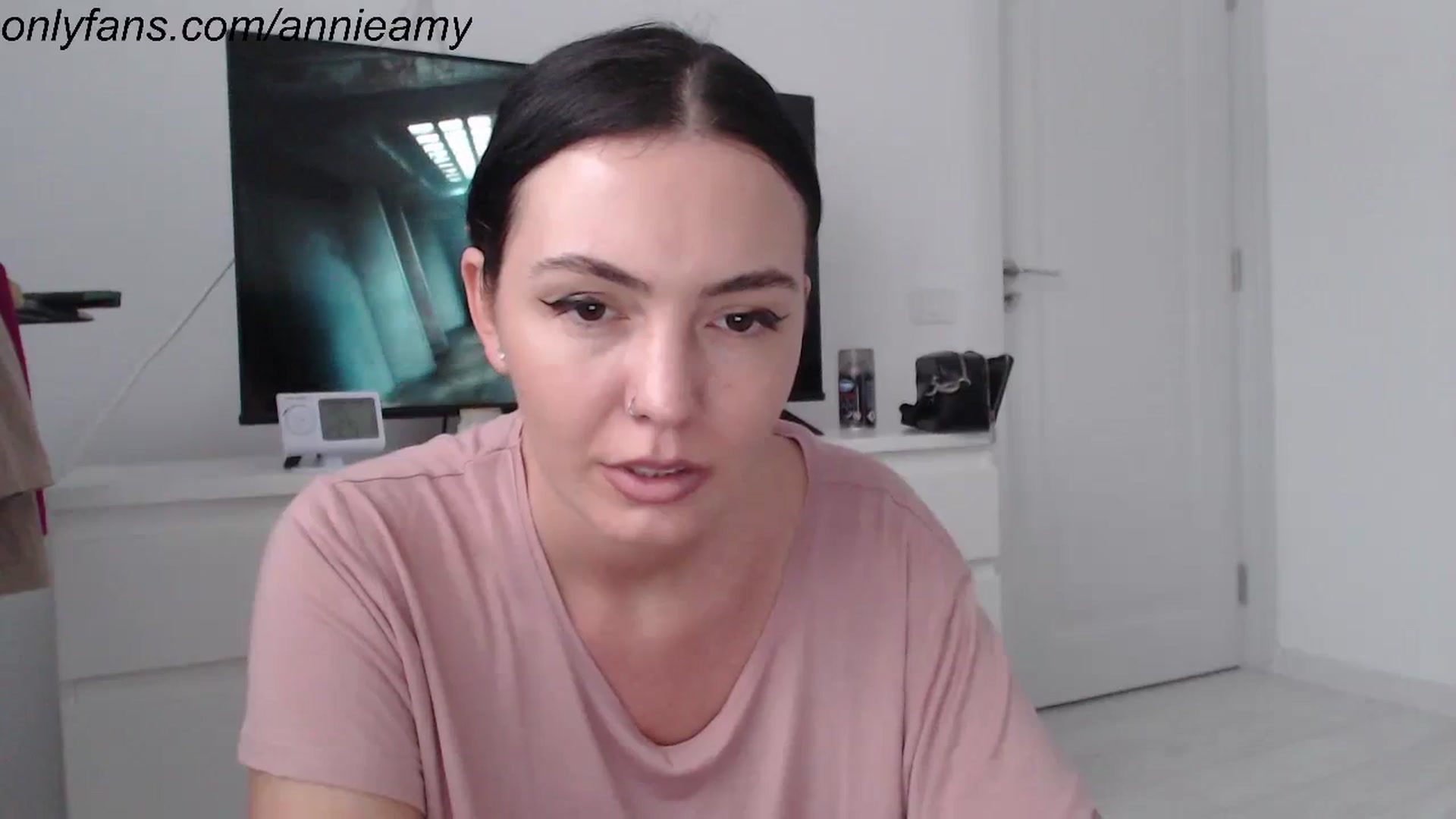 Gallery image thumbnail from Annie_Amy's myfreecams stream on, 01/23/2024, 17:36 image 3 of 20