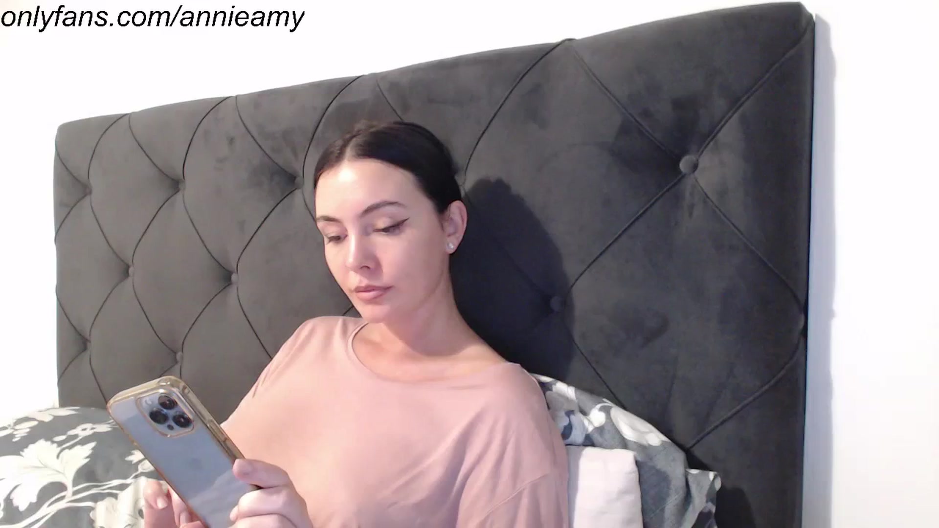 Gallery image thumbnail from Annie_Amy's myfreecams stream on, 01/23/2024, 17:36 image 14 of 20