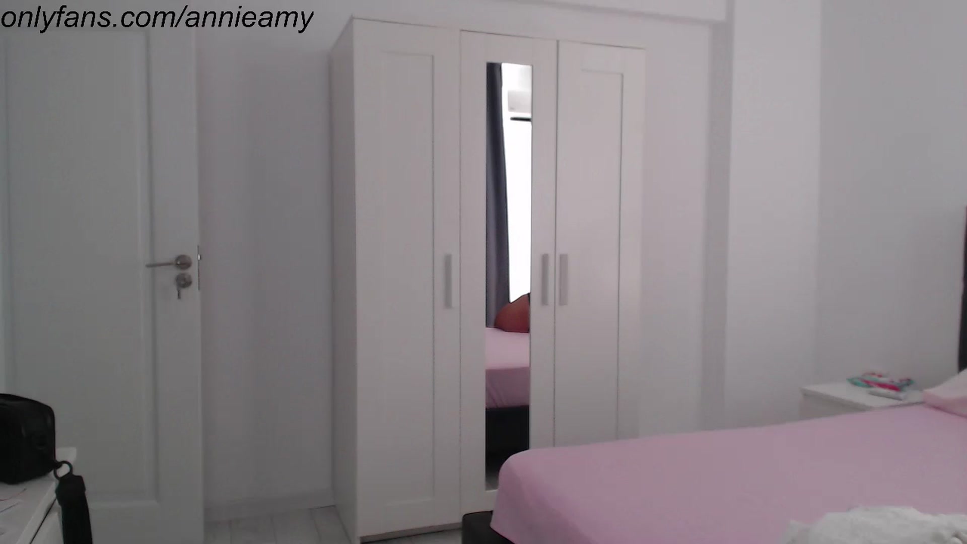 Gallery image thumbnail from Annie_Amy's myfreecams stream on, 08/15/2024, 14:44 image 10 of 20