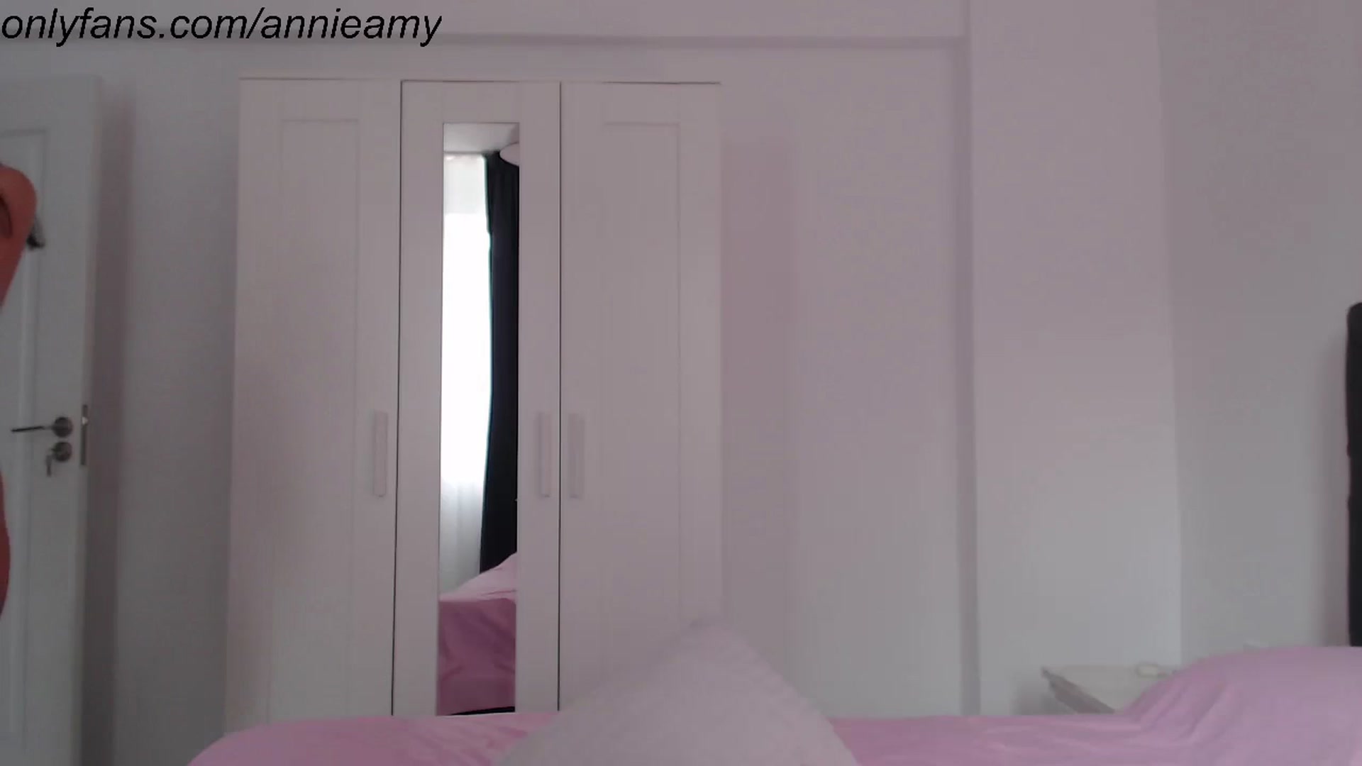 Gallery image thumbnail from Annie_Amy's myfreecams stream on, 08/16/2024, 15:29 image 10 of 20