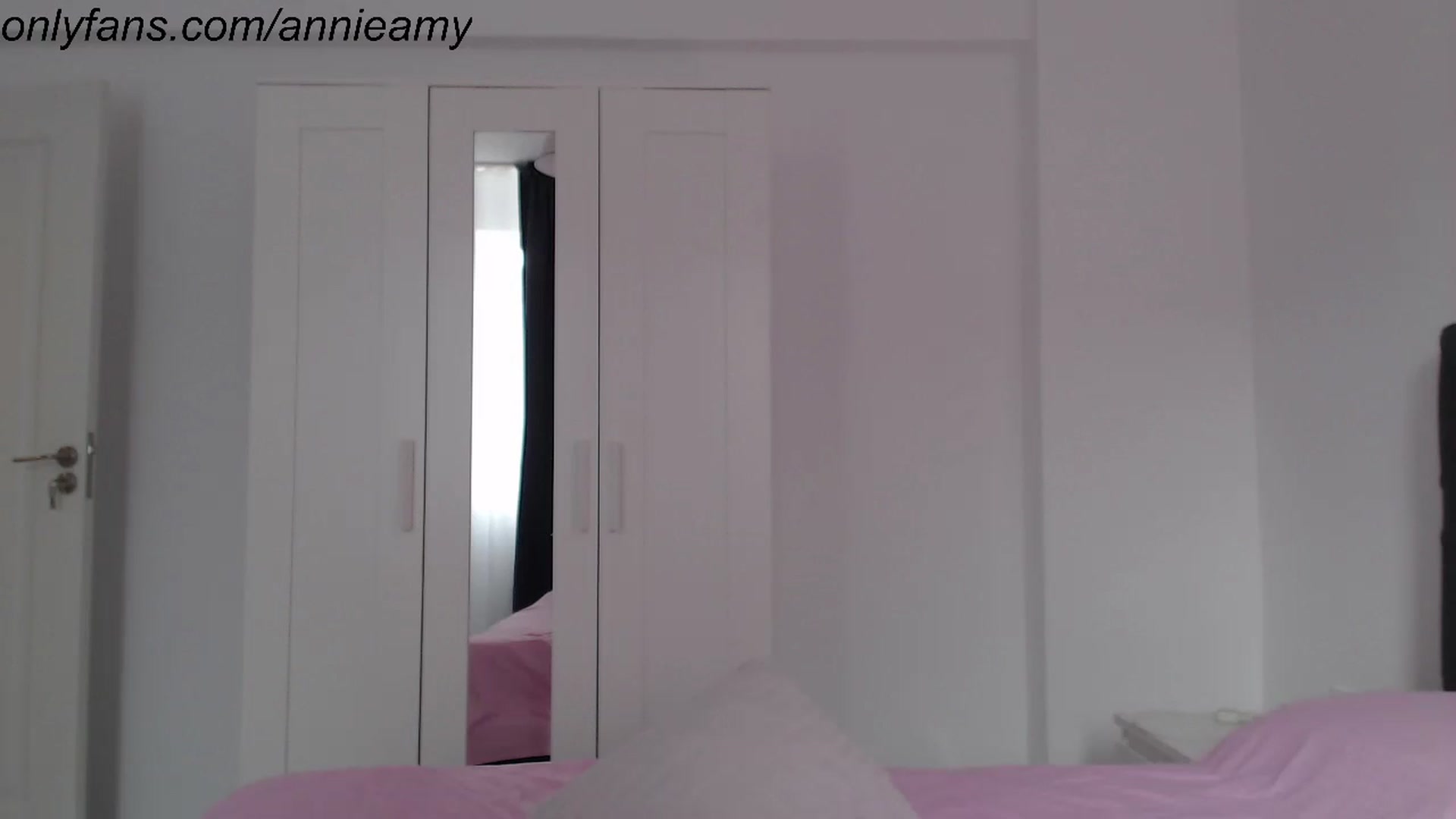 Gallery image thumbnail from Annie_Amy's myfreecams stream on, 08/16/2024, 15:29 image 12 of 20