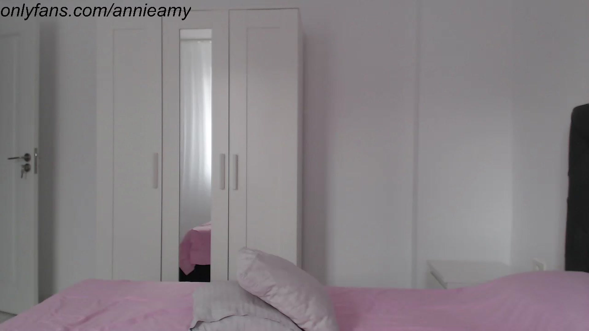 Gallery image thumbnail from Annie_Amy's myfreecams stream on, 08/22/2024, 16:30 image 3 of 20