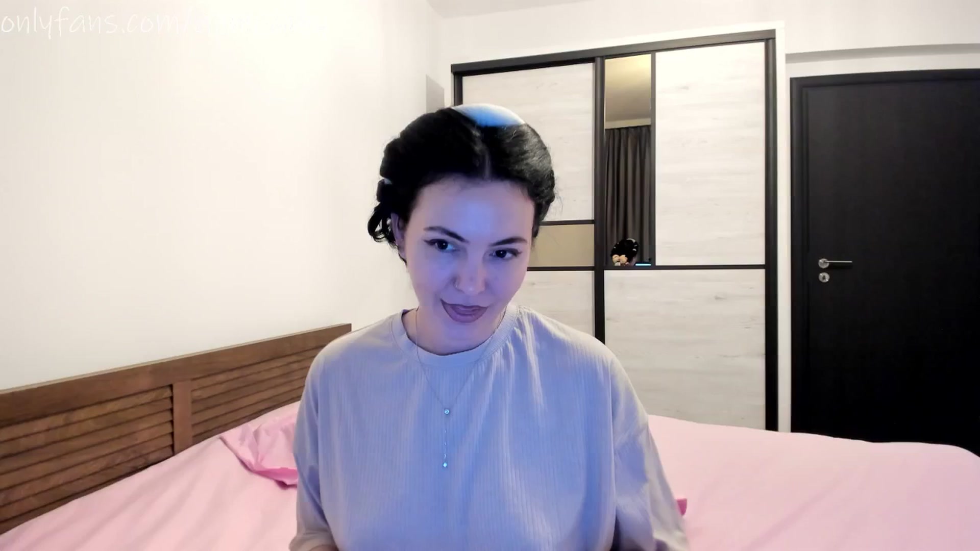 Gallery image thumbnail from Annie_Amy's myfreecams stream on, 12/31/2025, 16:18 image 14 of 20