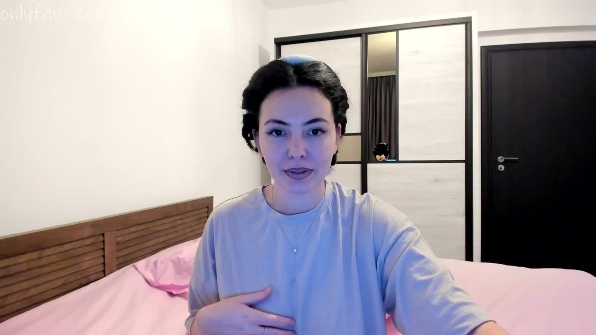 Gallery image thumbnail from Annie_Amy's myfreecams stream on, 12/31/2025, 16:18 image 13 of 20