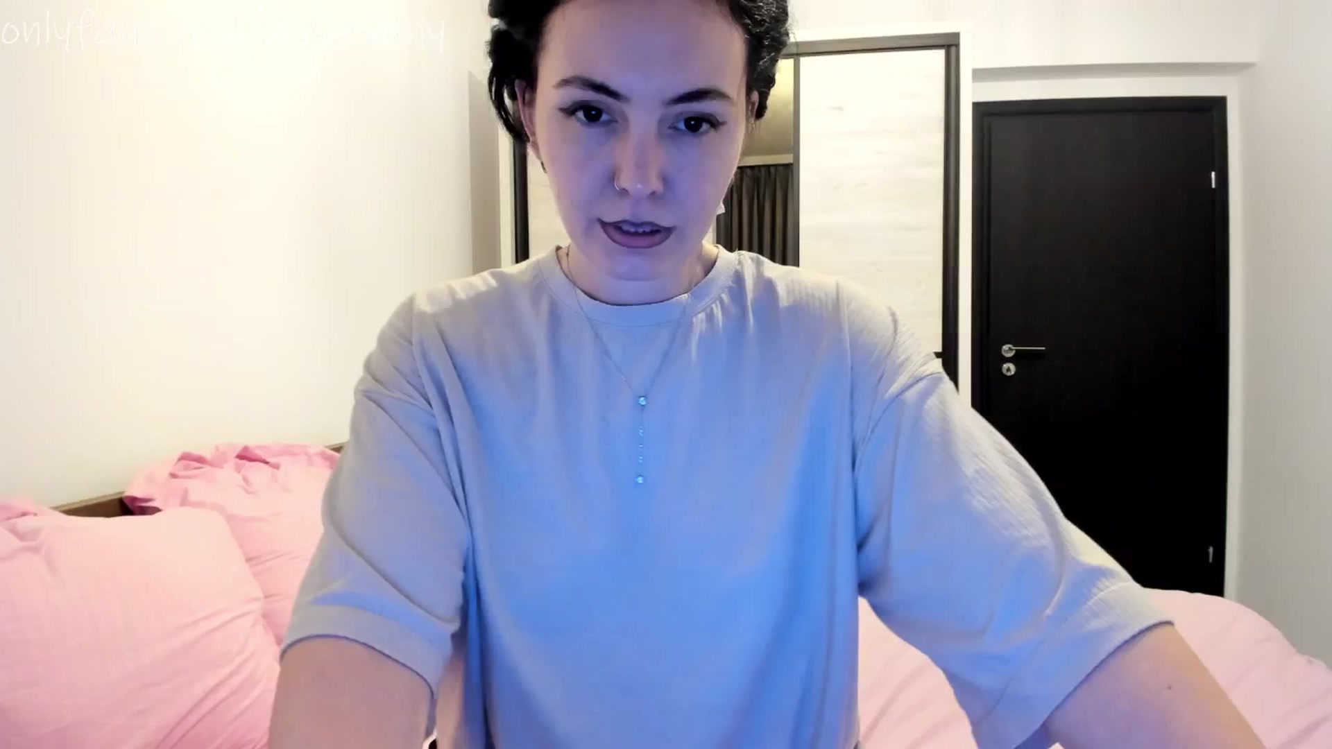 Gallery image thumbnail from Annie_Amy's myfreecams stream on, 12/31/2025, 16:18 image 17 of 20